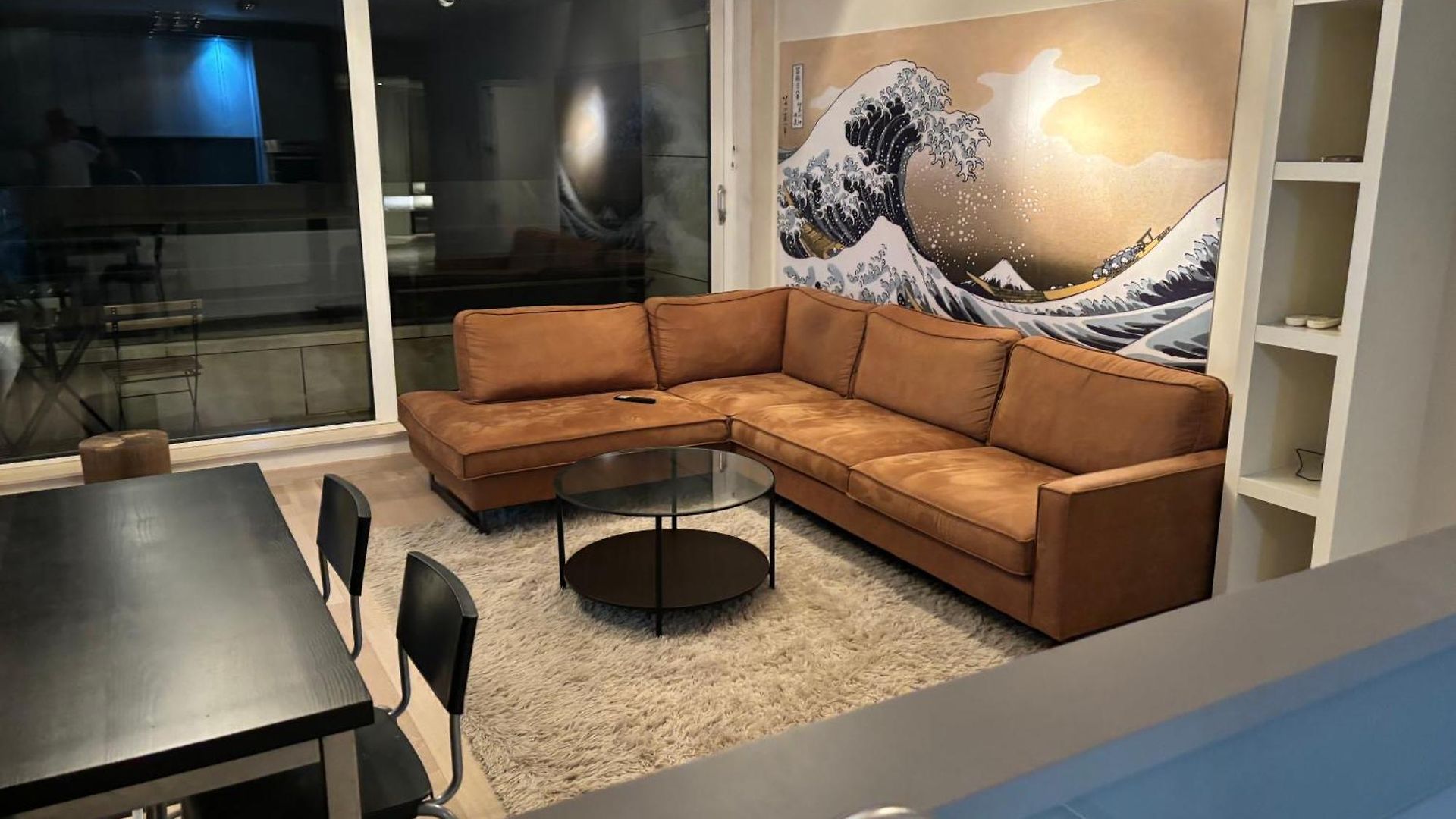 Comfortable Two Bedroom In Center *