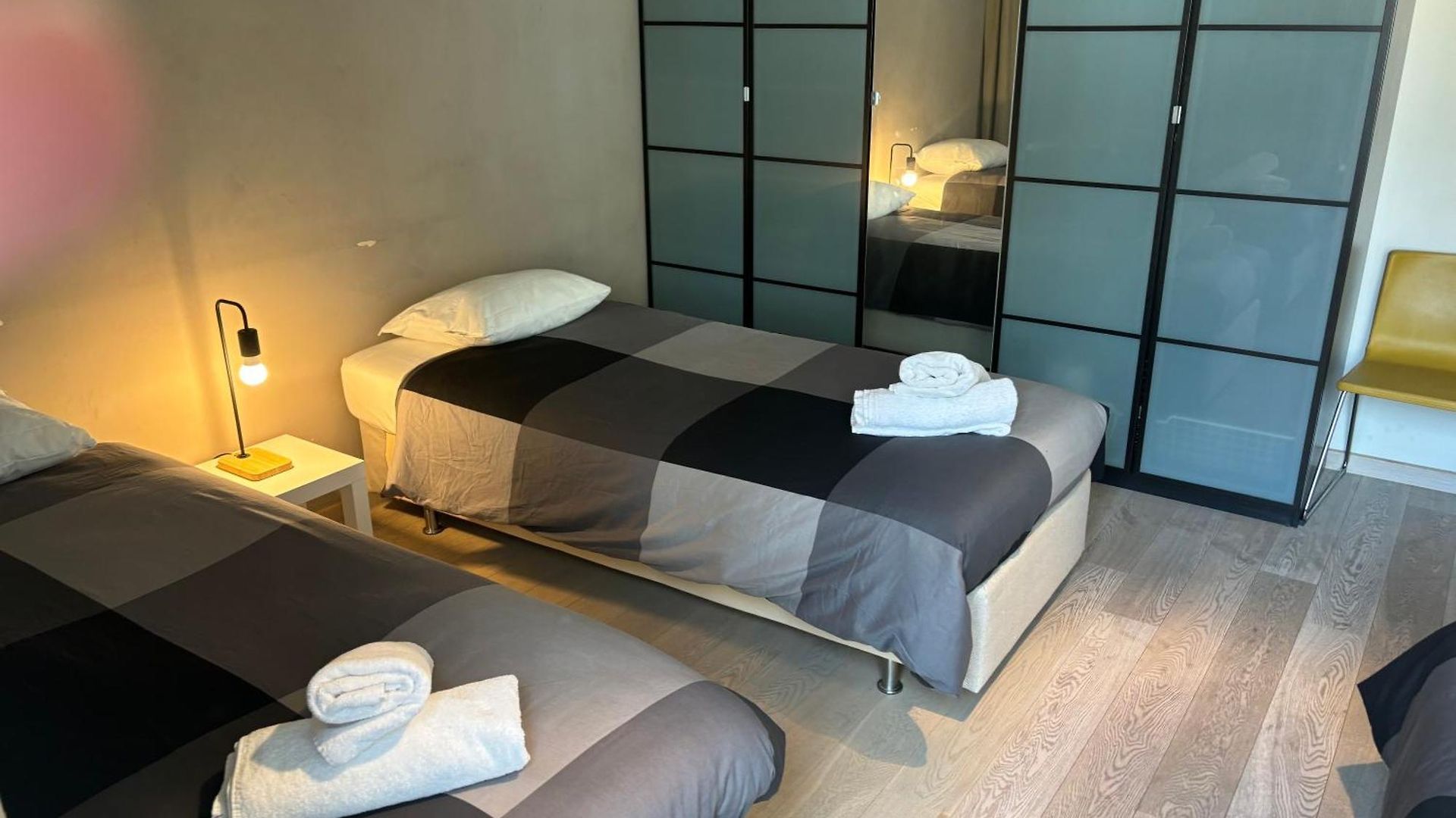 Comfortable Two Bedroom In Center Apartment *