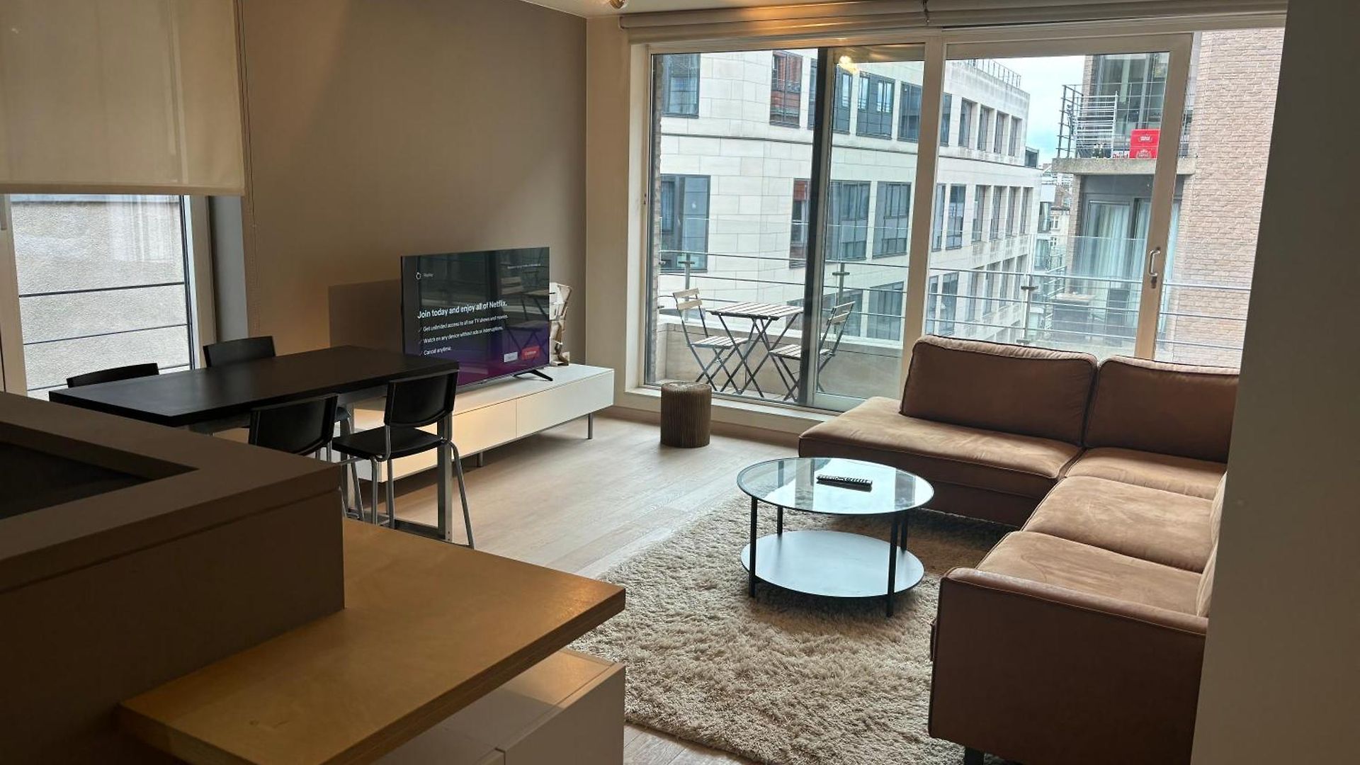 Comfortable Two Bedroom In Center Apartment