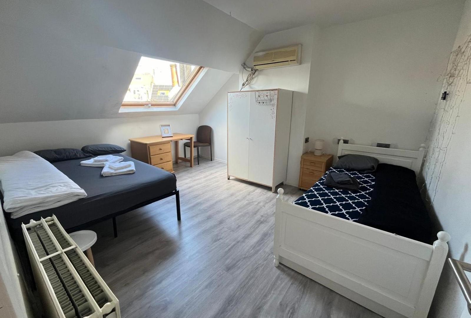 European District Thirteen Apartment *