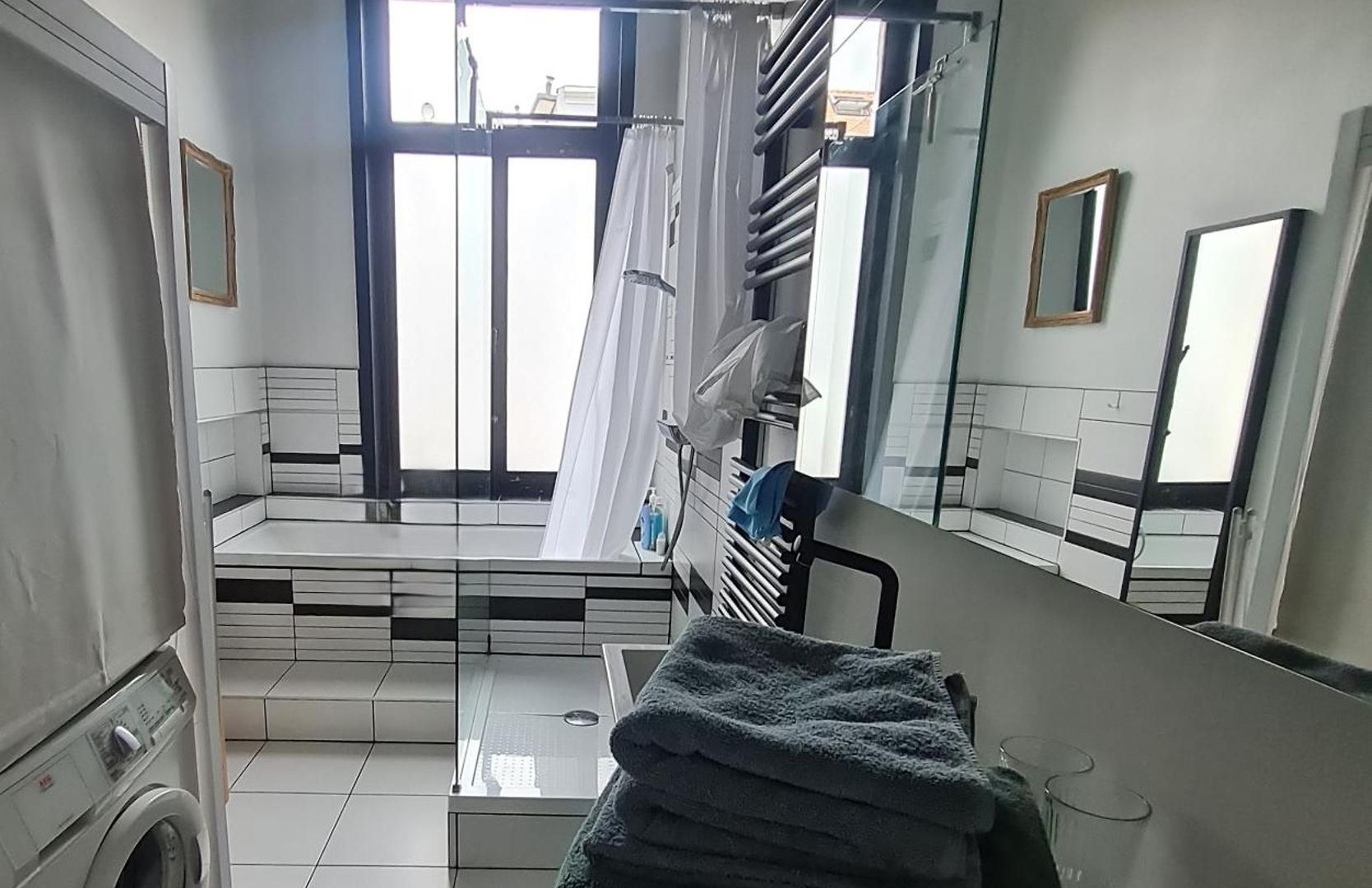 Voltaire Apartment *