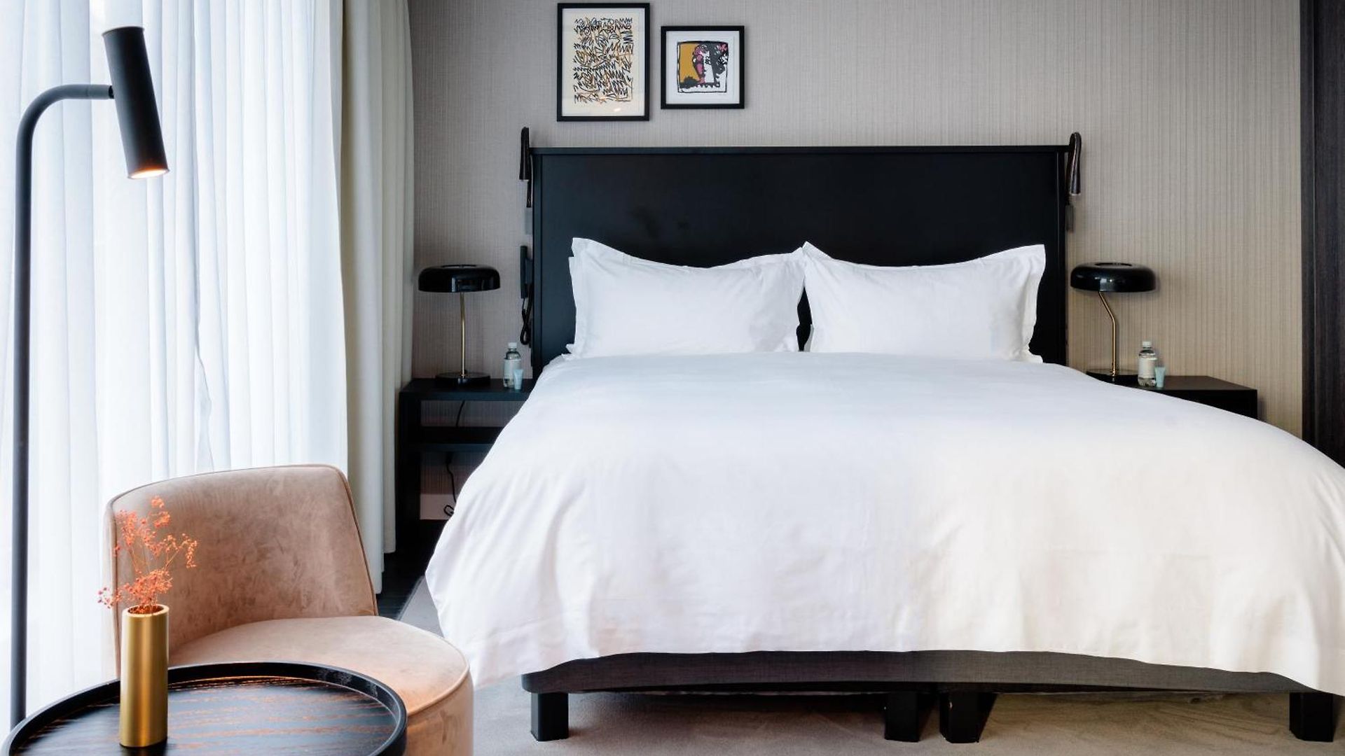 Pillows Centre 4*