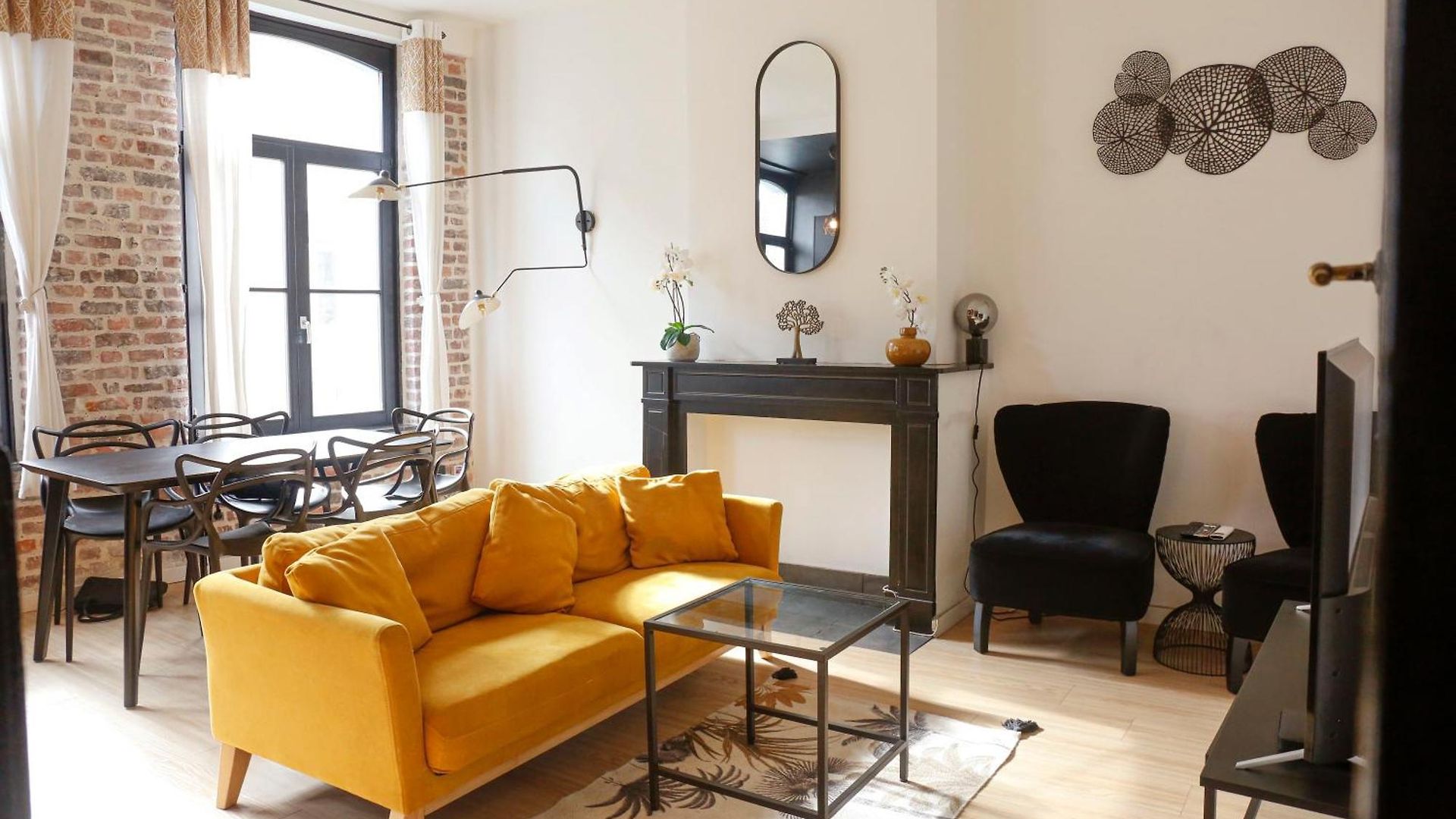 Absolute Charm 3 Bedroom 3 Bathroom With Ac Eu District Apartment *