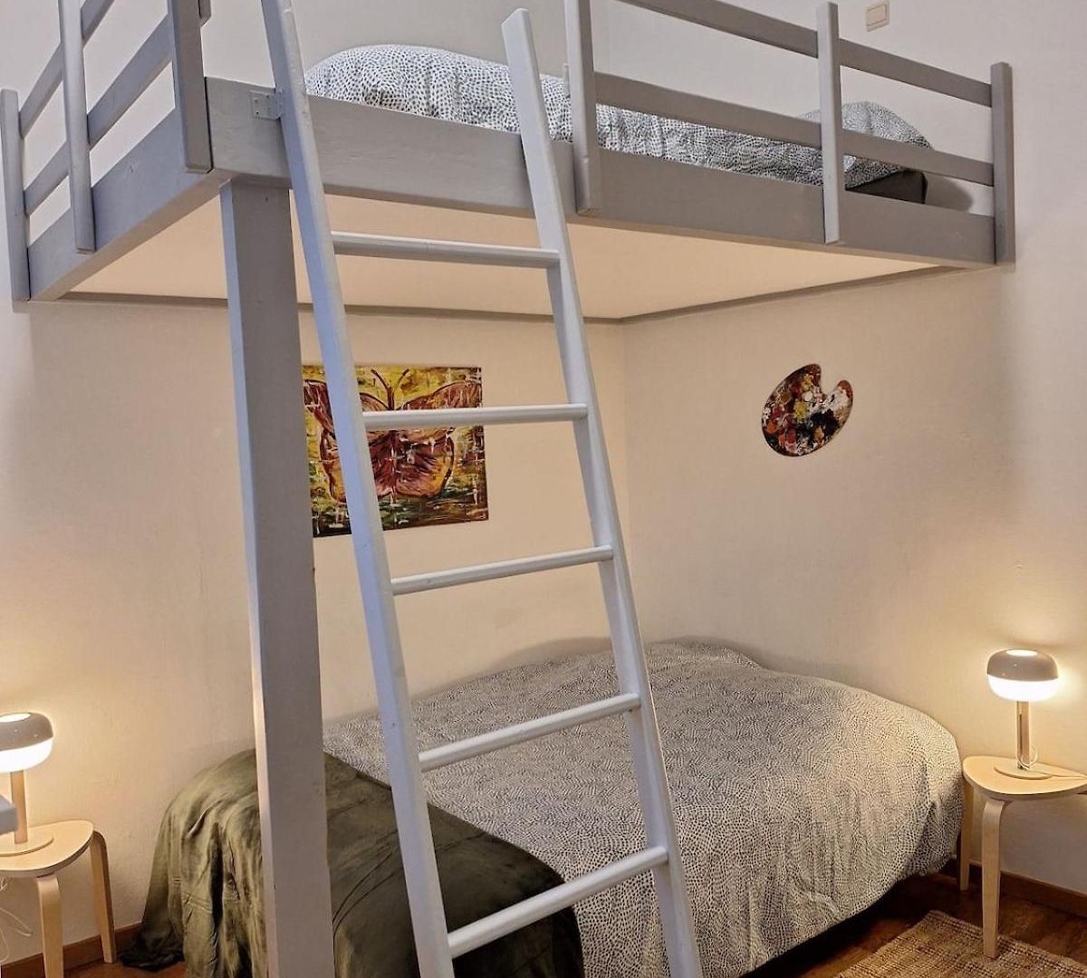 Alicia's Duplex European Quarter Appartement