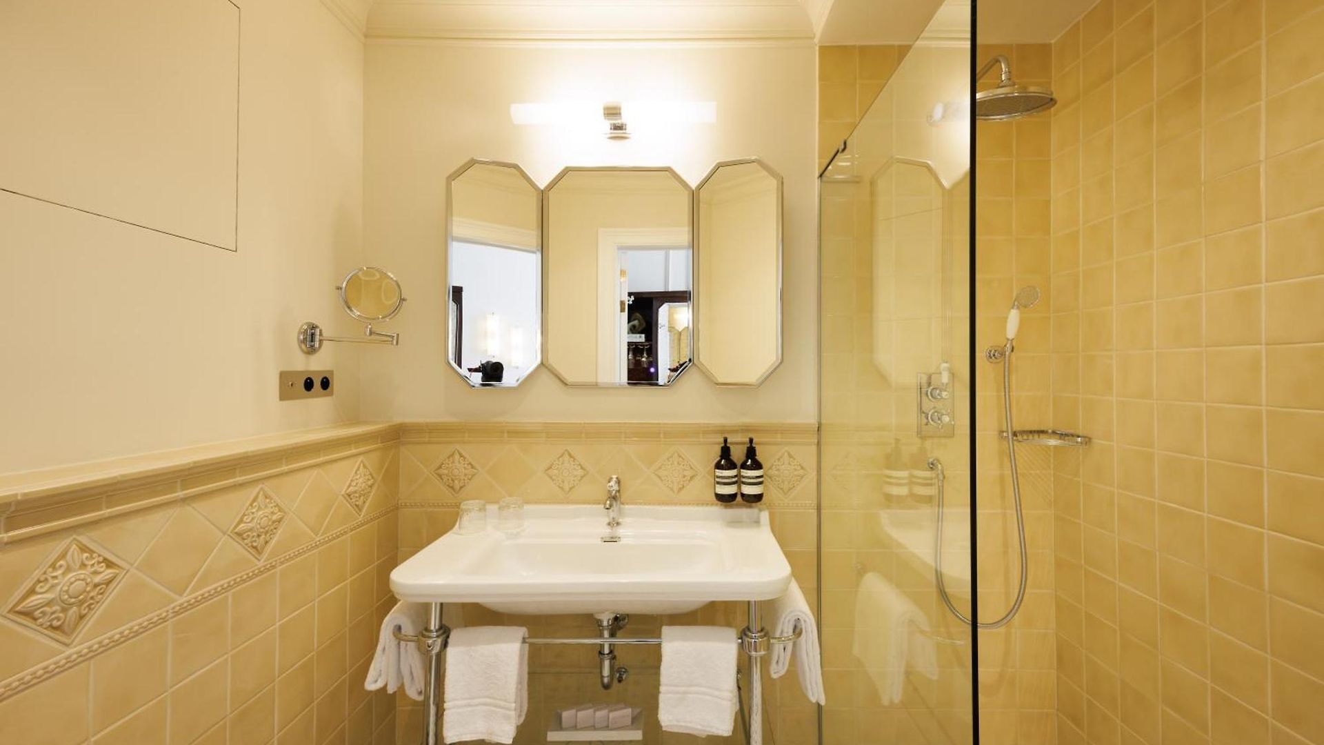 Hotel Fleur De 4*