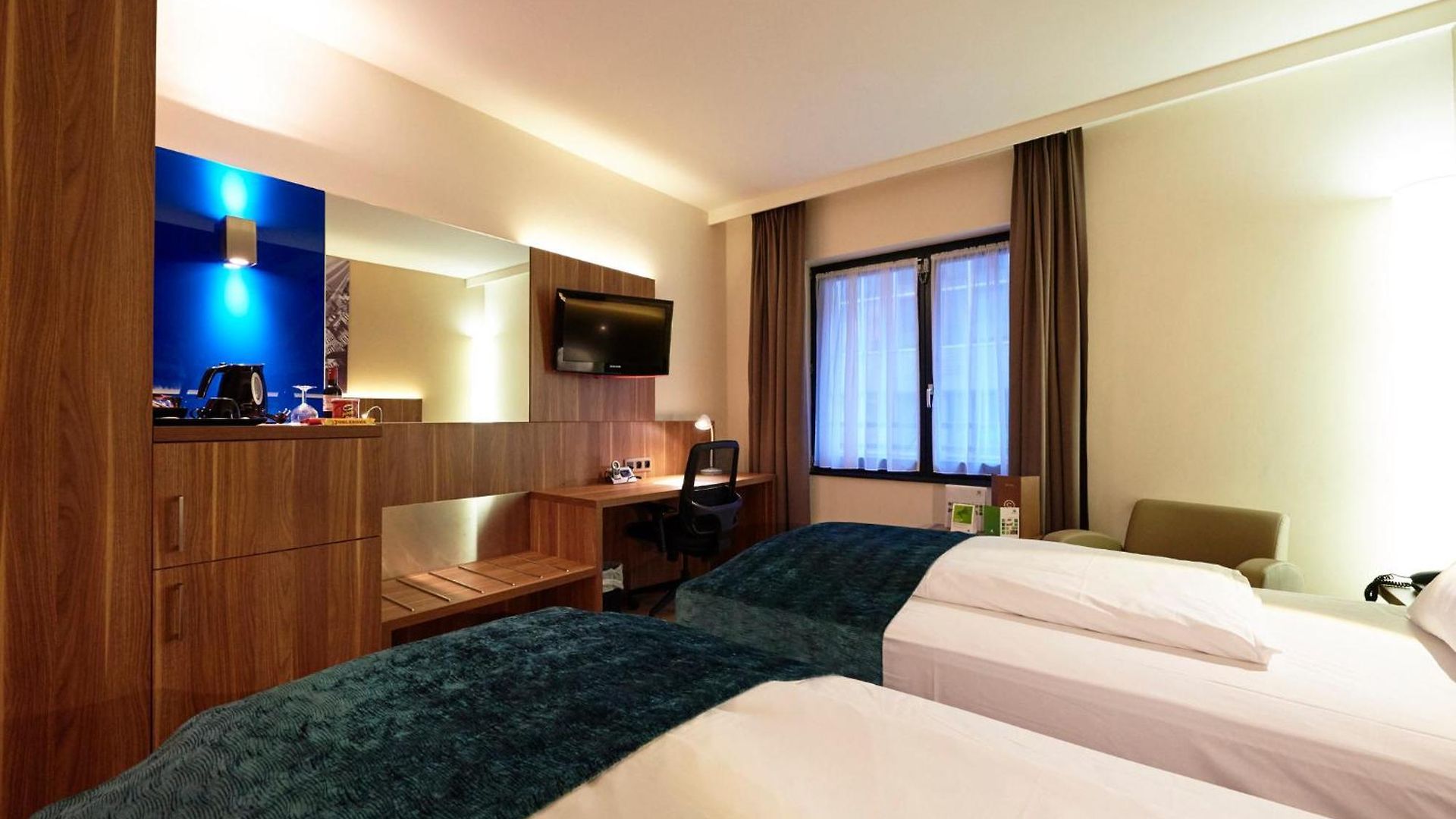 Hotel Schuman By Ihg 4*
