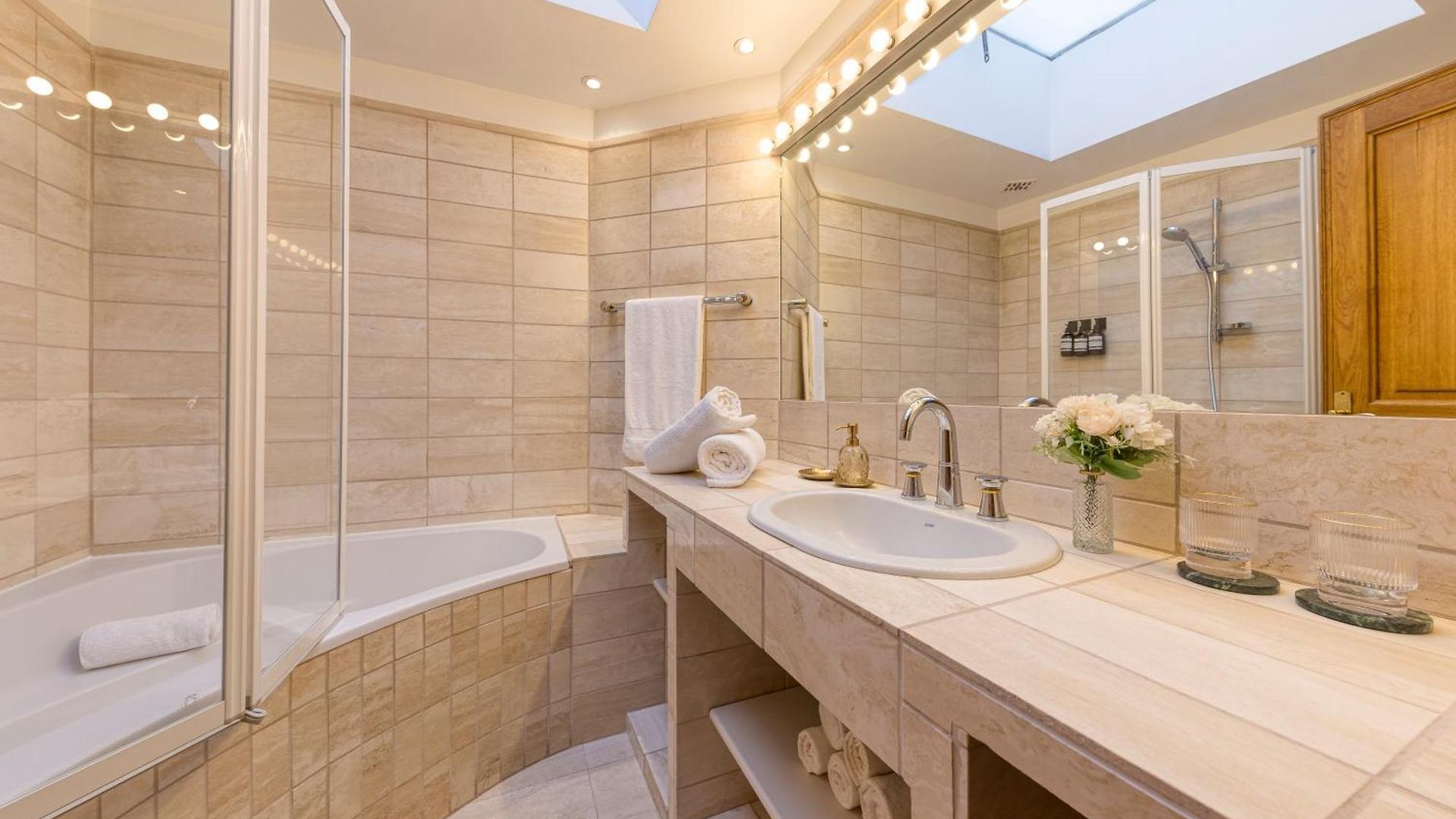 Chic Penthouse Grand-place Apartment