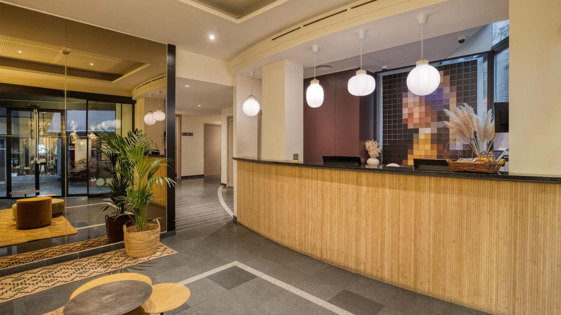 Alma Grand Place Hotel 3*