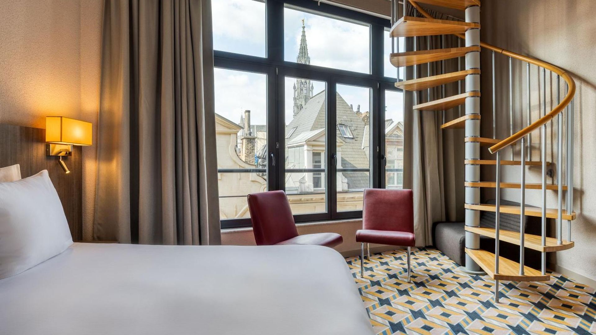 Alma Grand Place Hotel 3*