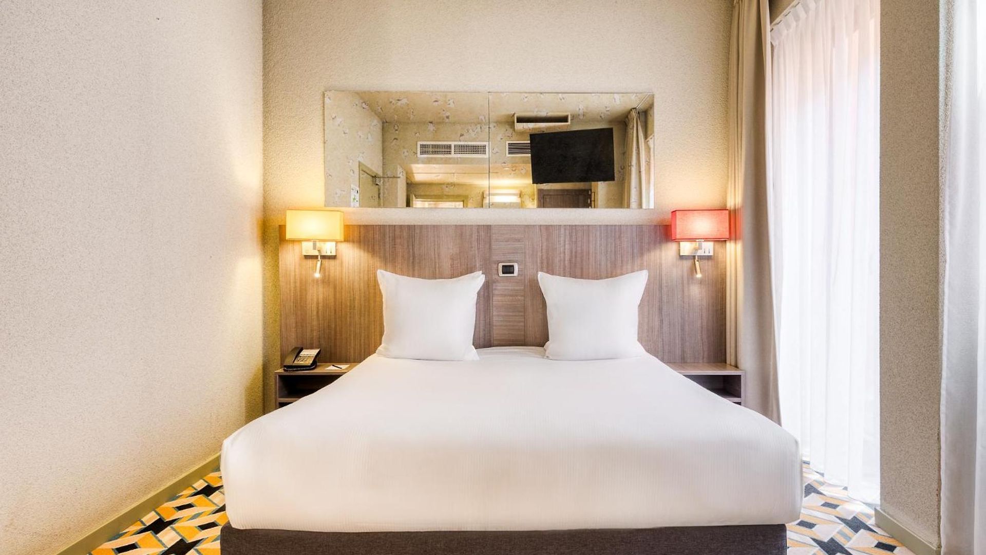 Alma Grand Place Hotel