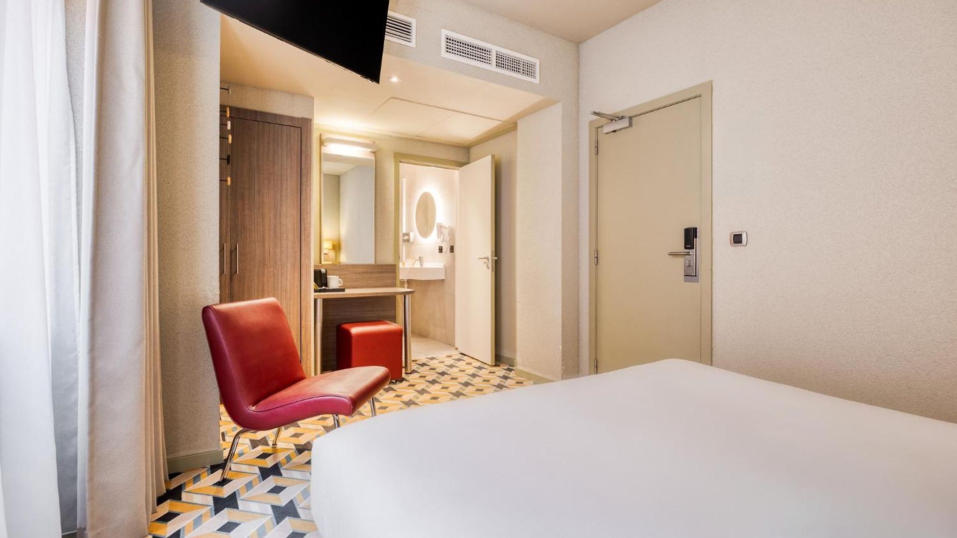 Alma Grand Place Hotel 3*