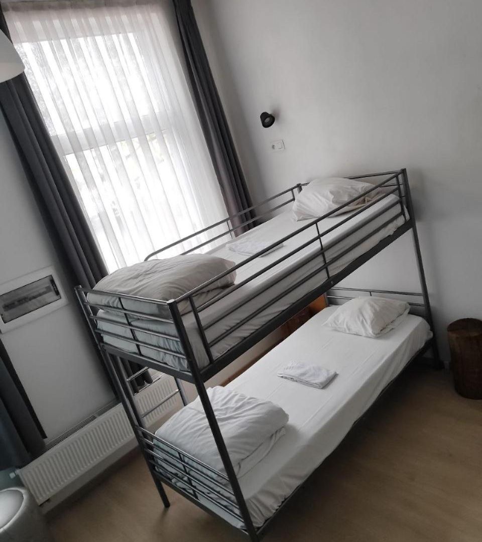 The82 Midi Hostel