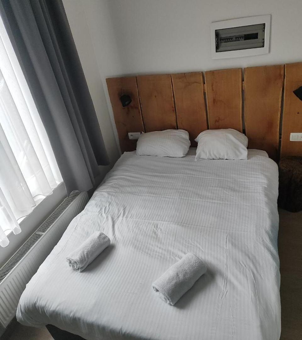 The82 Midi Hostel