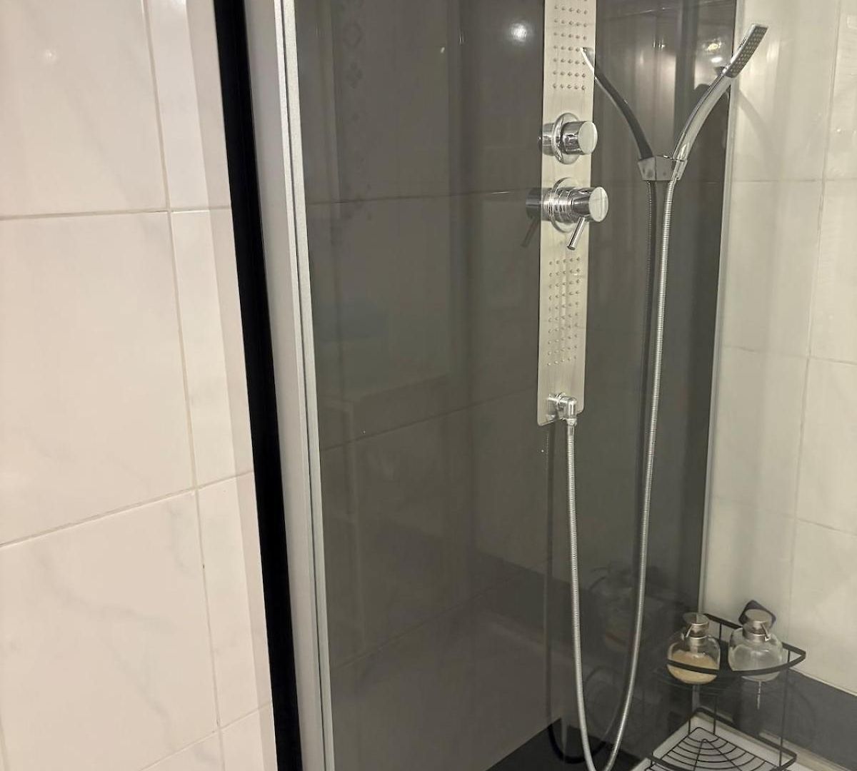 Spacious And Chic 1br - Separate Kitchen & Washer Brussels