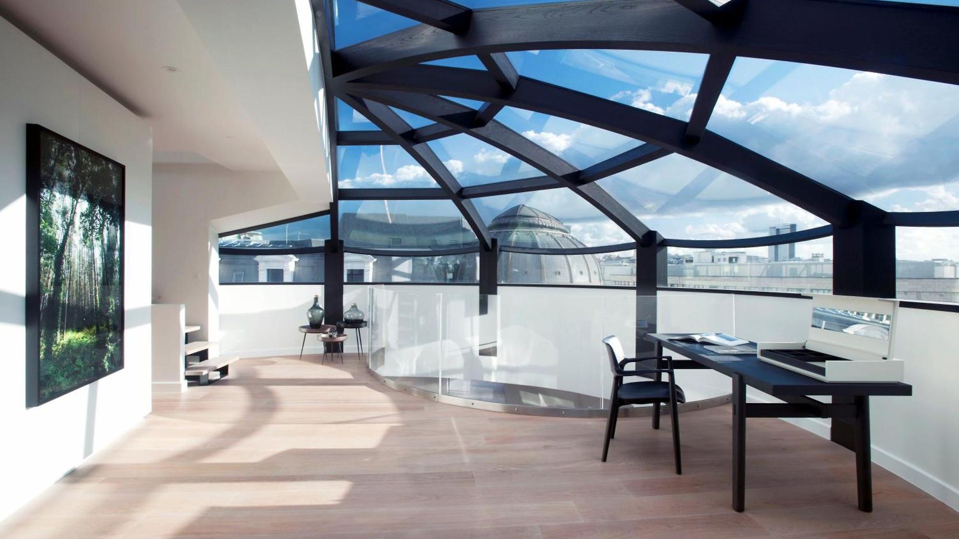 Triplex Penthouse In Centre Apartment
