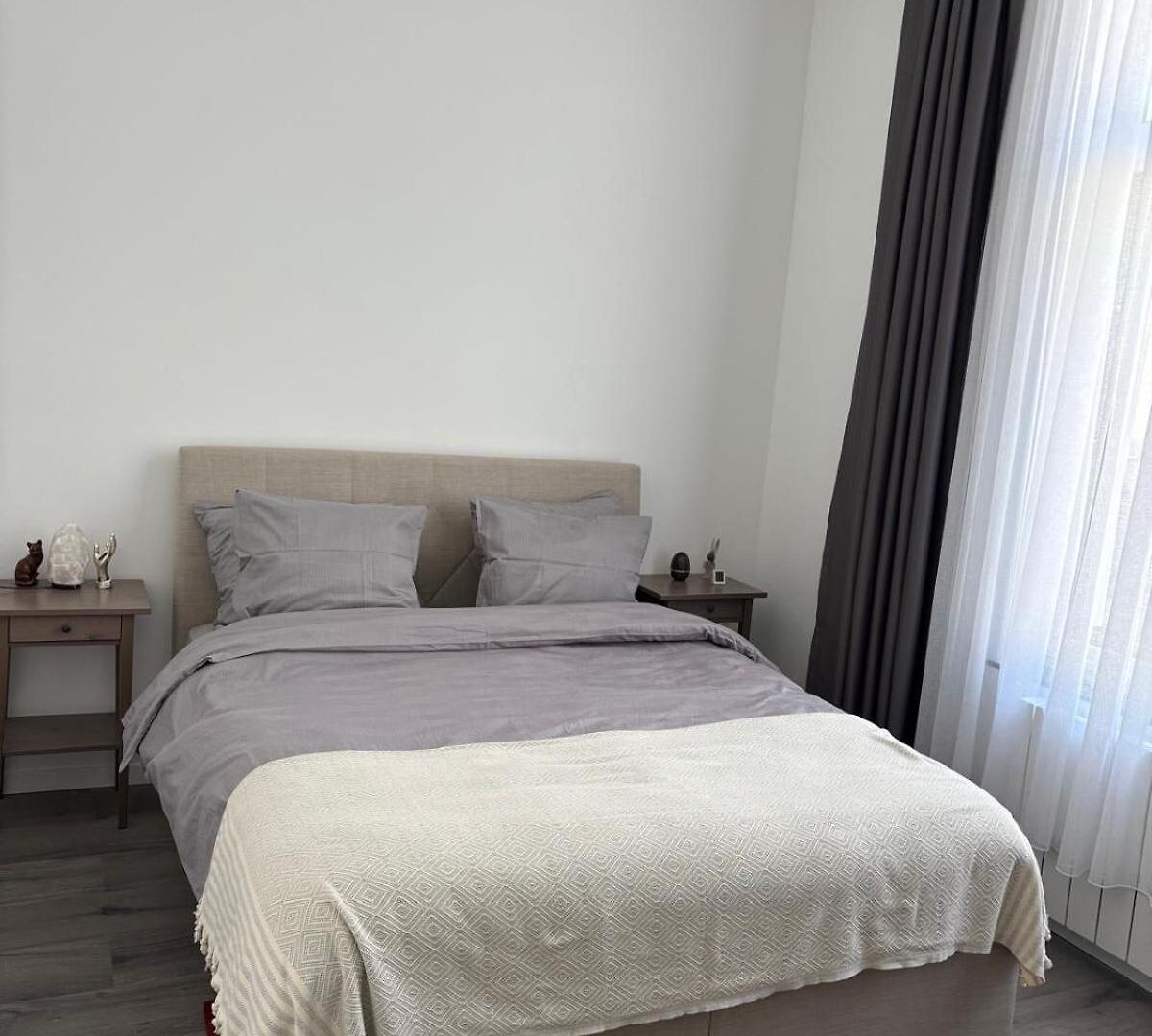 Apartment Modern 1 Bedroom And Sofa Bed *