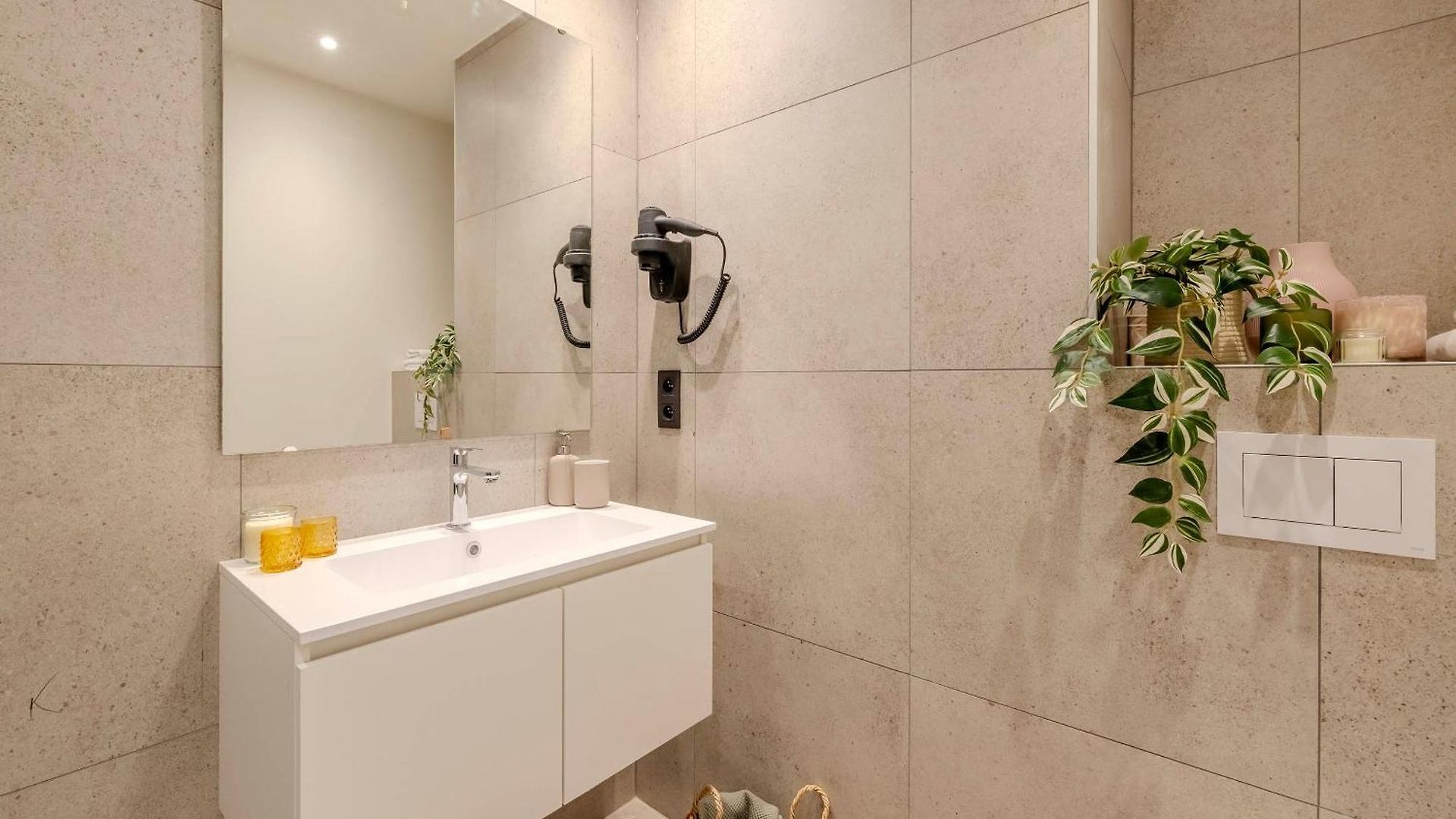 Aparthotel At 3*