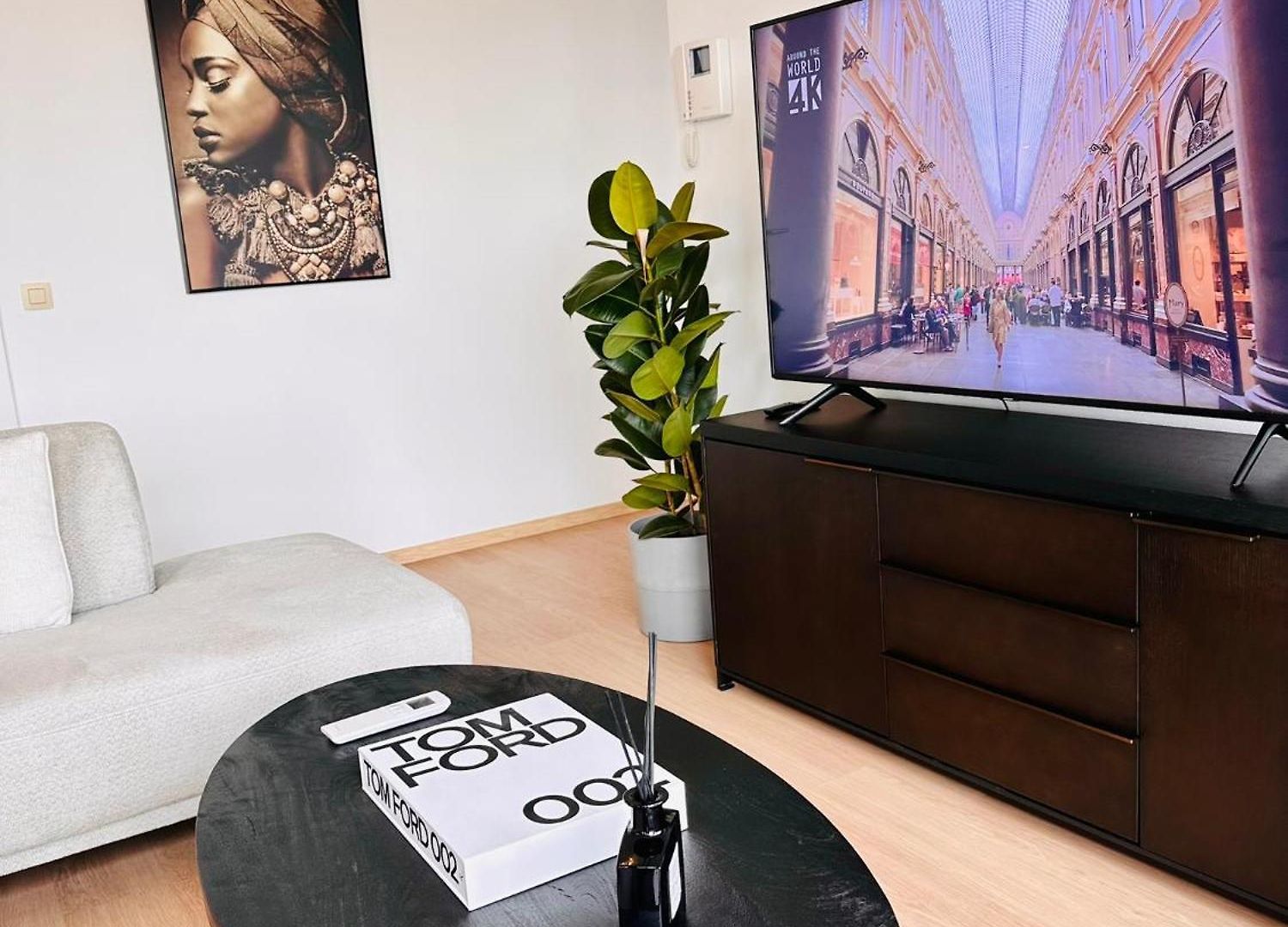 Grand Place View - 2bd - Exclusive