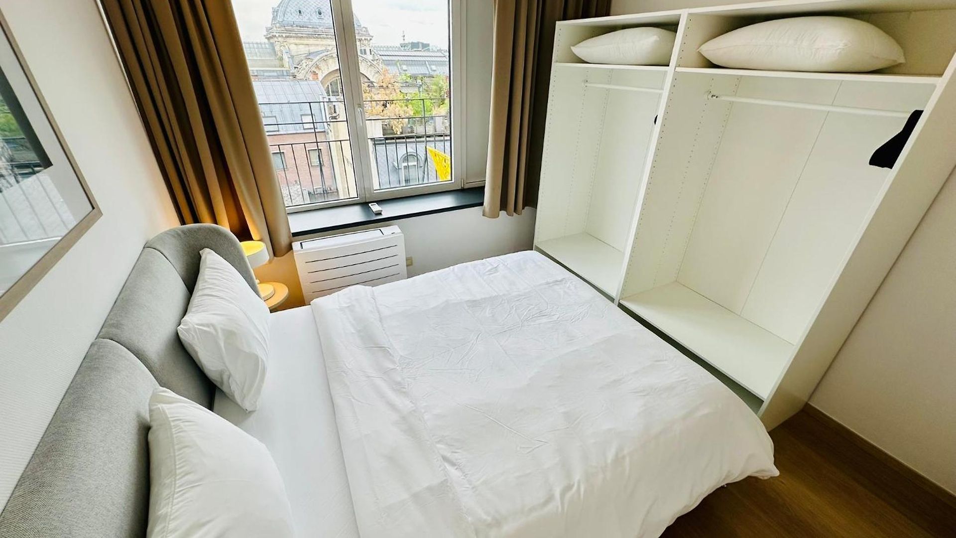 Grand Place View - 2bd - Exclusive *