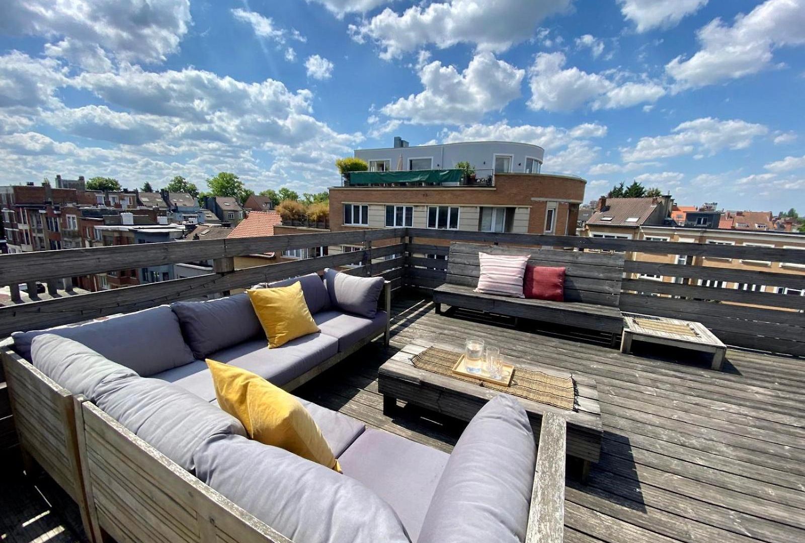 2 Avec Rooftop Suspendu Au Cimetiere D'ixelles Brussels