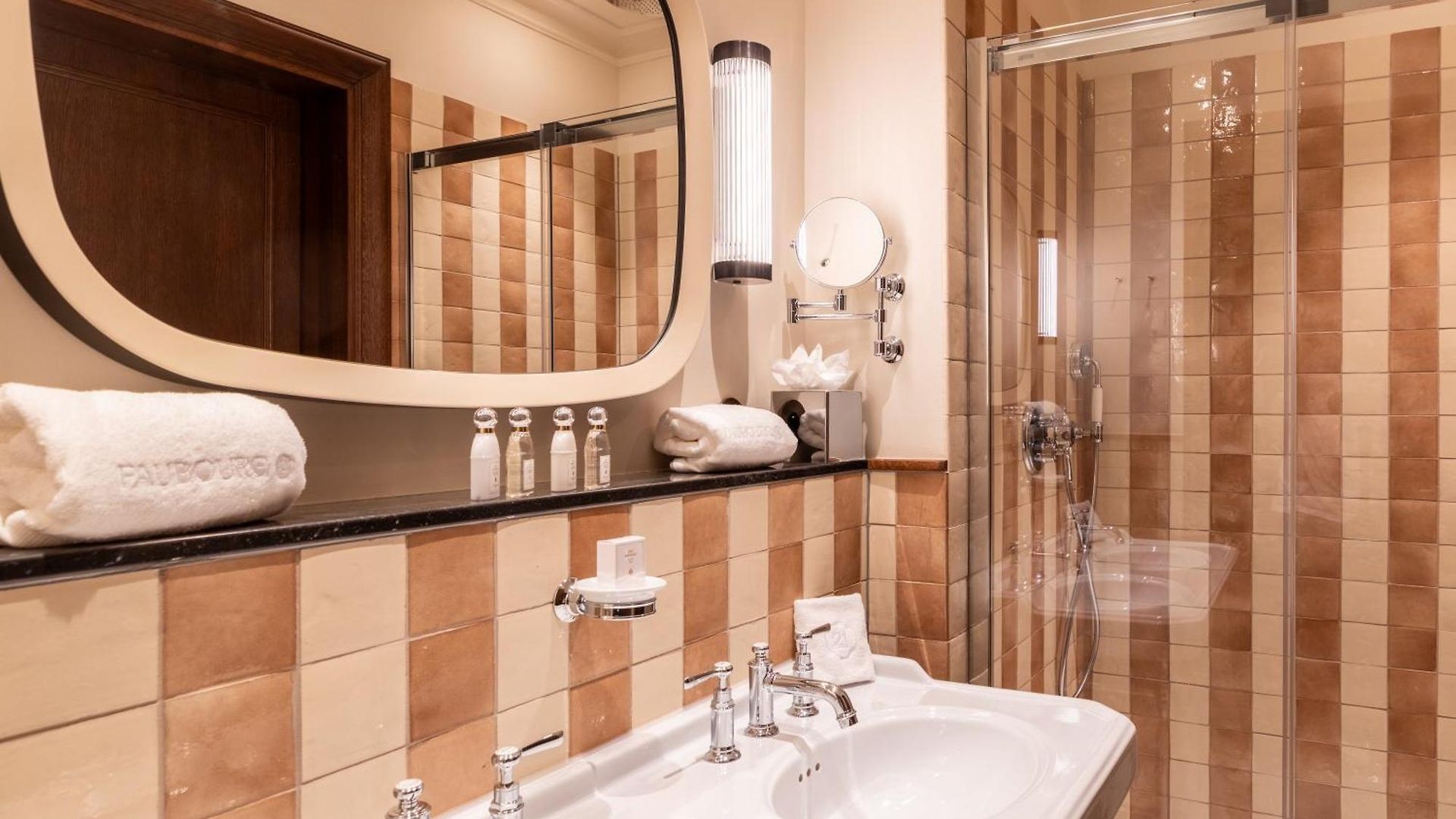 Hotel Faubourg 21 - The Leading Of The World