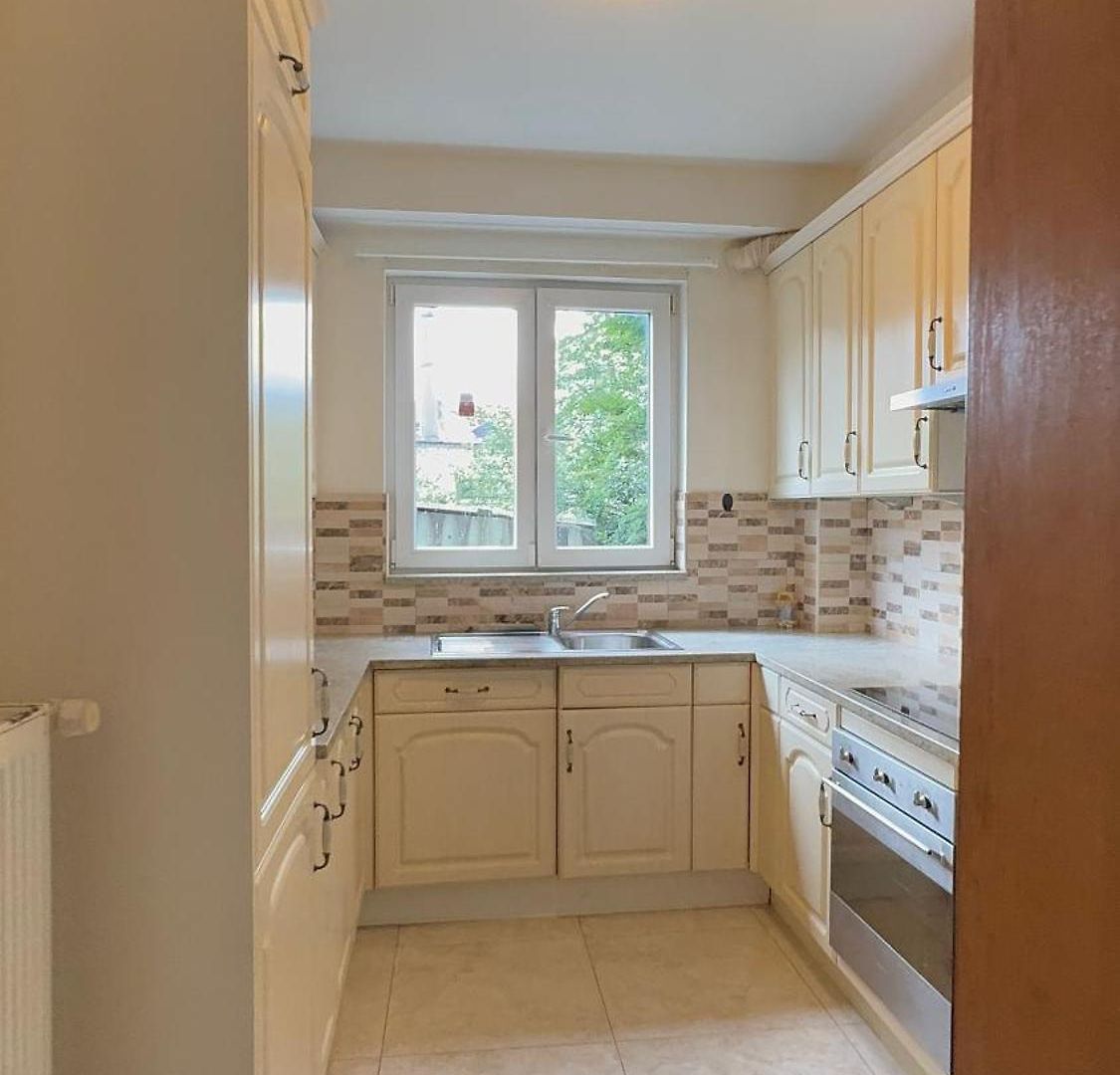 Luxury 2br & Jacuzzi Near Expo 12 & Ing Arena Apartment