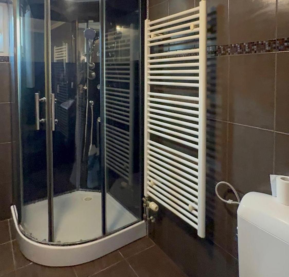 Luxury 2br & Jacuzzi Near Expo 12 & Ing Arena Apartment *