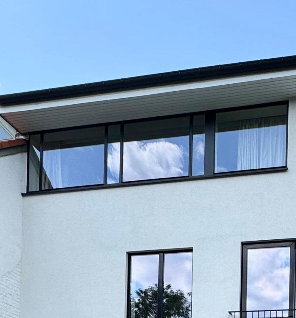 'l' Apartment *
