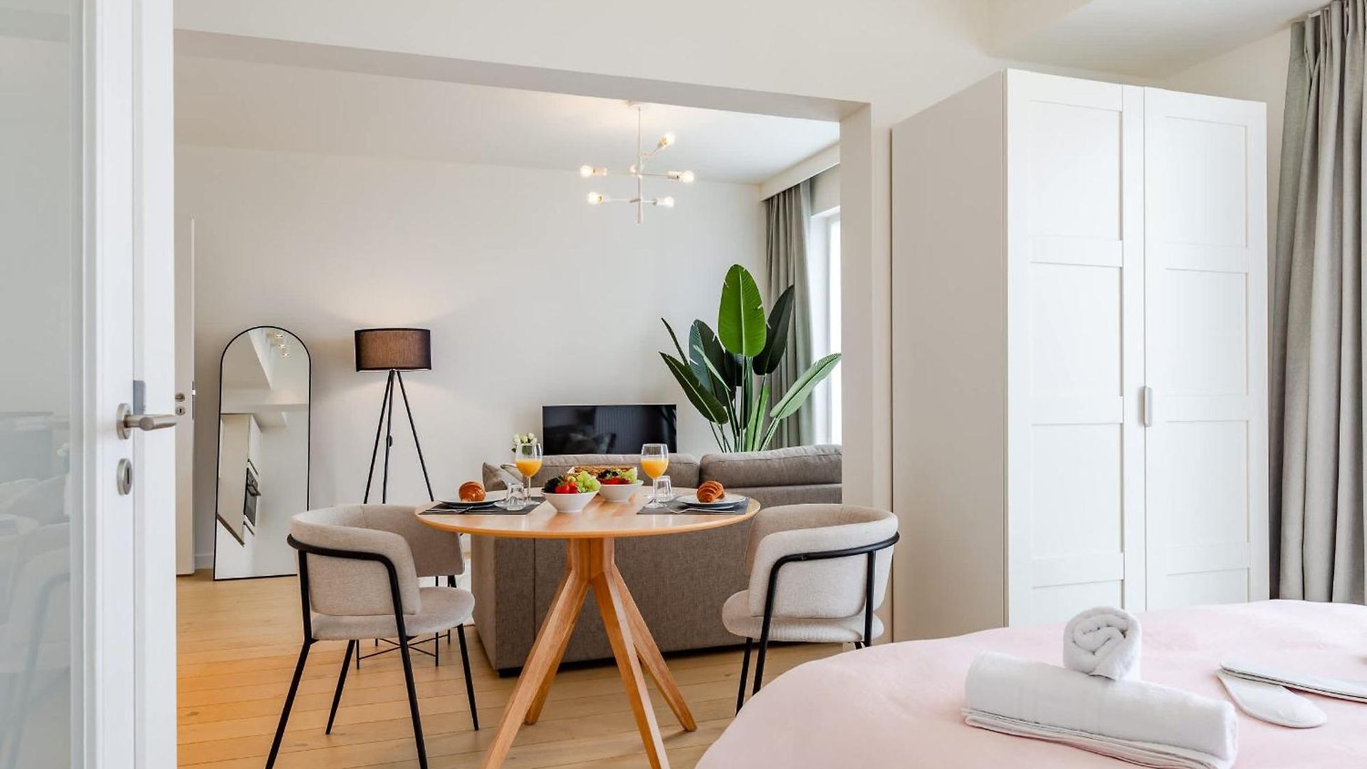 Apartment Large In A Serviced Building