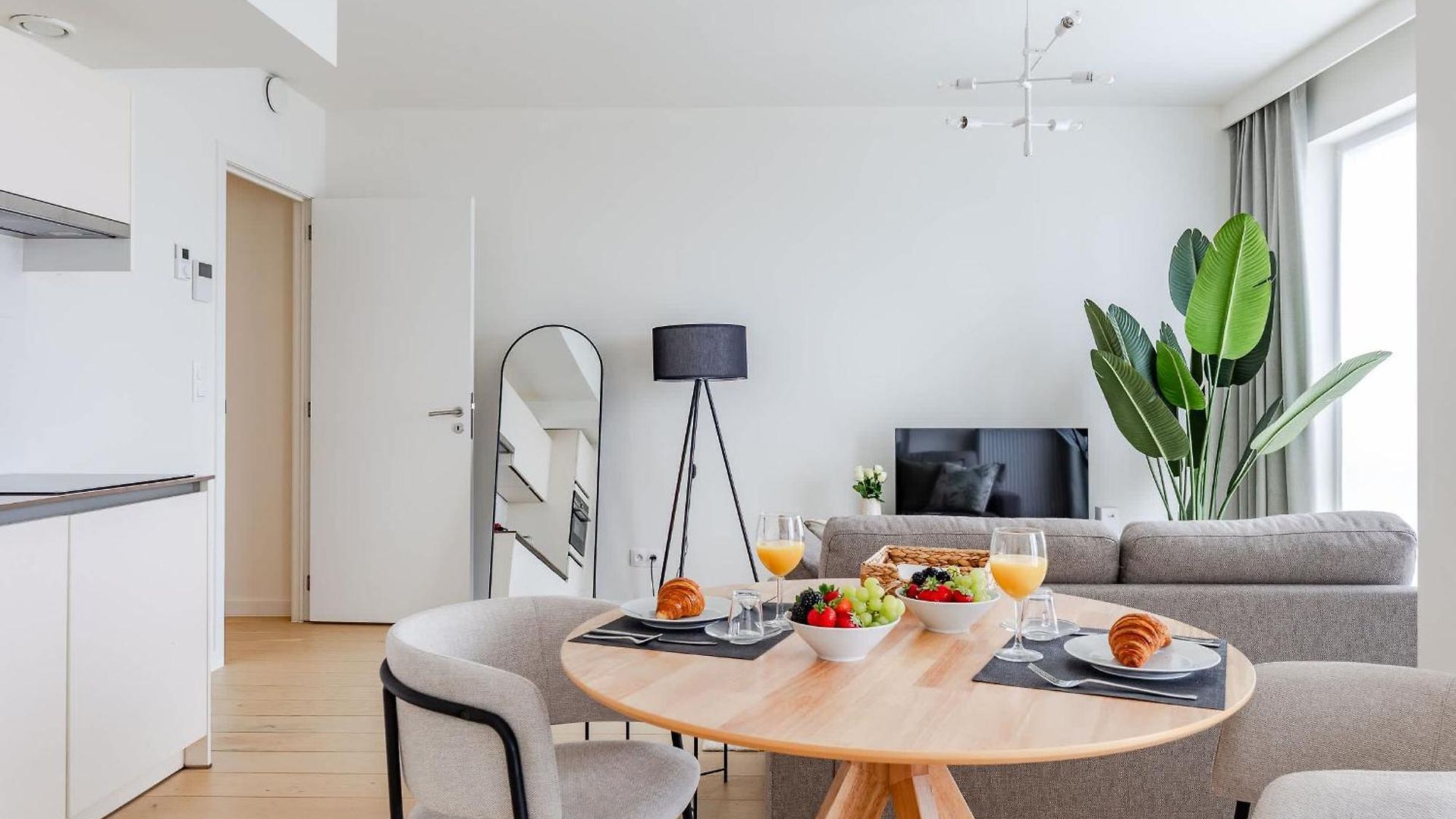 Large In A Serviced Building Apartment Brussels