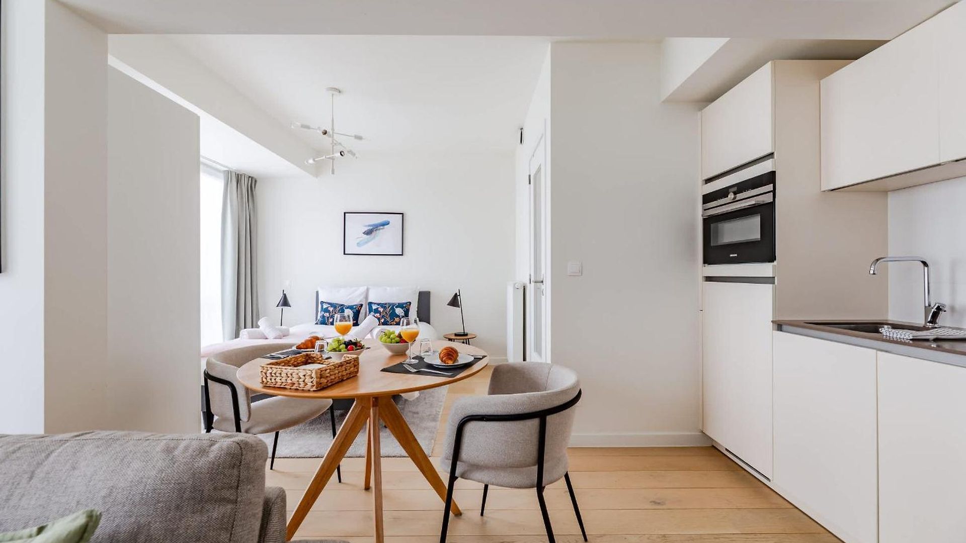 Apartment Large In A Serviced Building Brussels