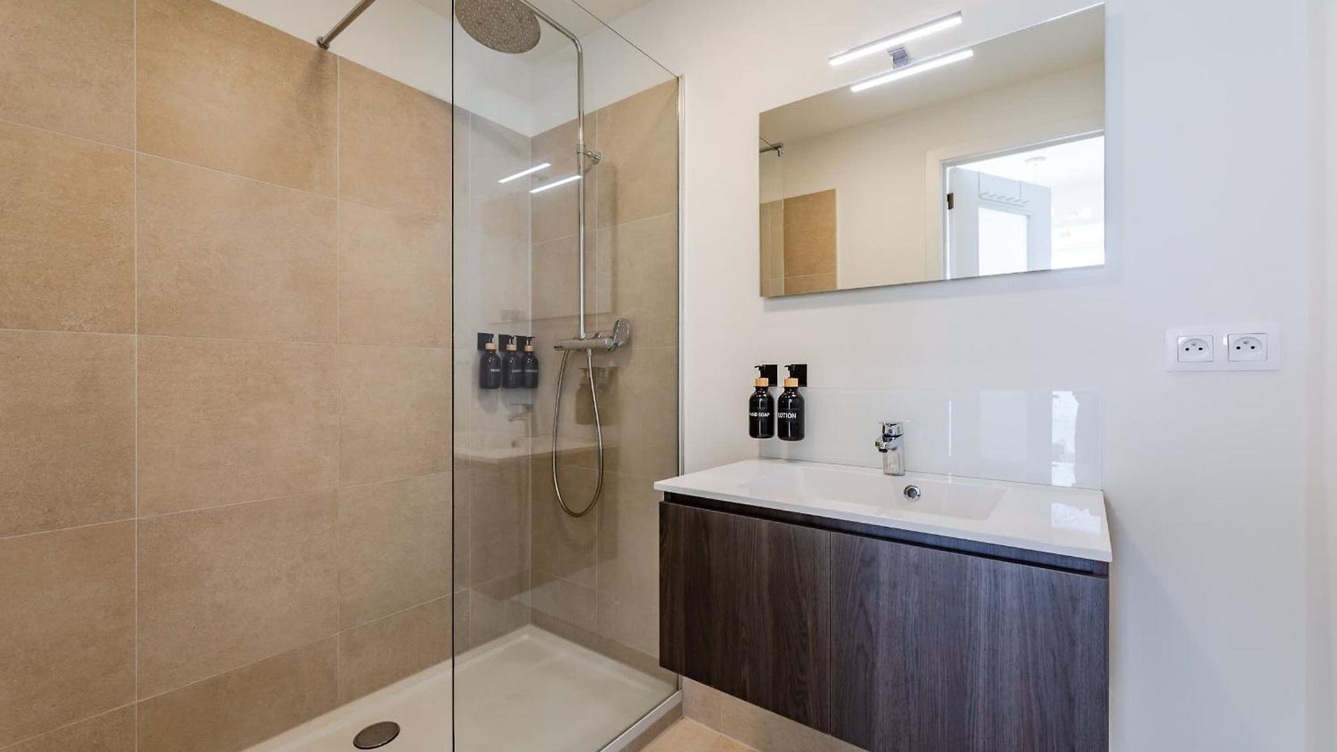 Apartment Large In A Serviced Building *