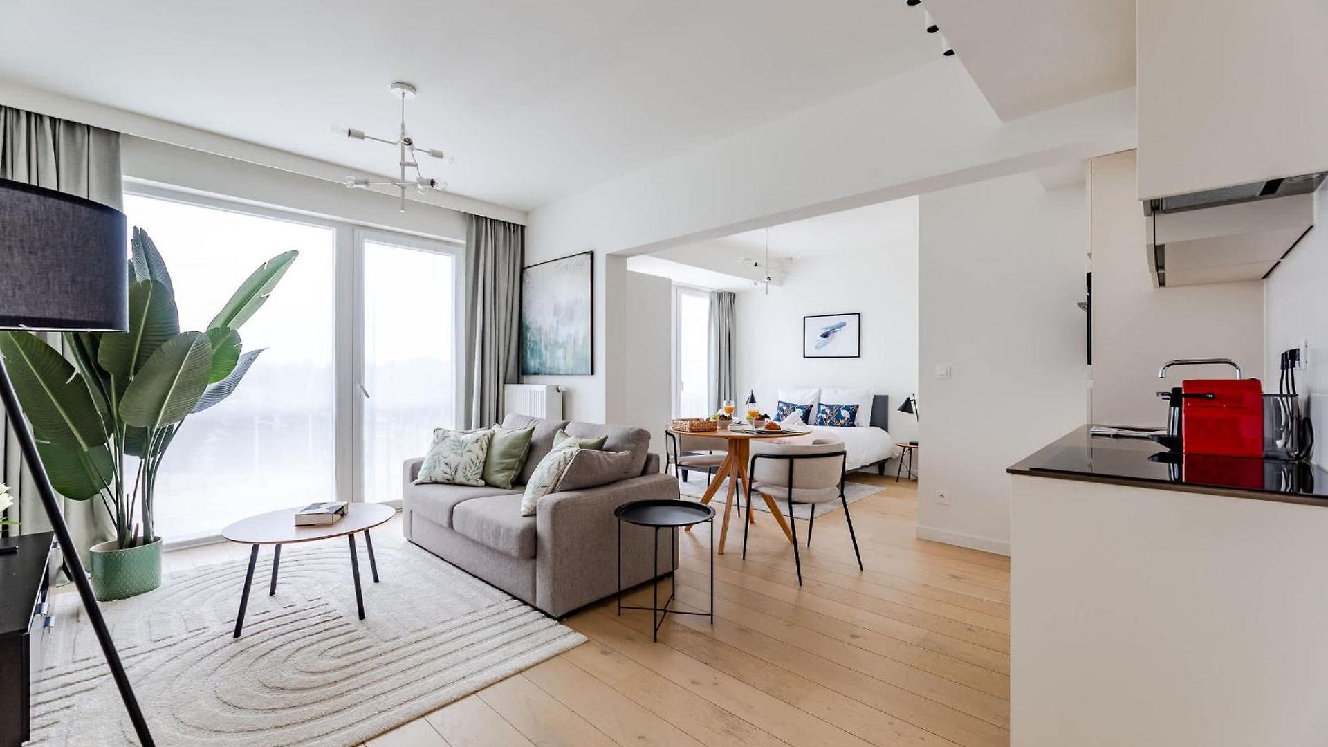 Large In A Serviced Building Apartment