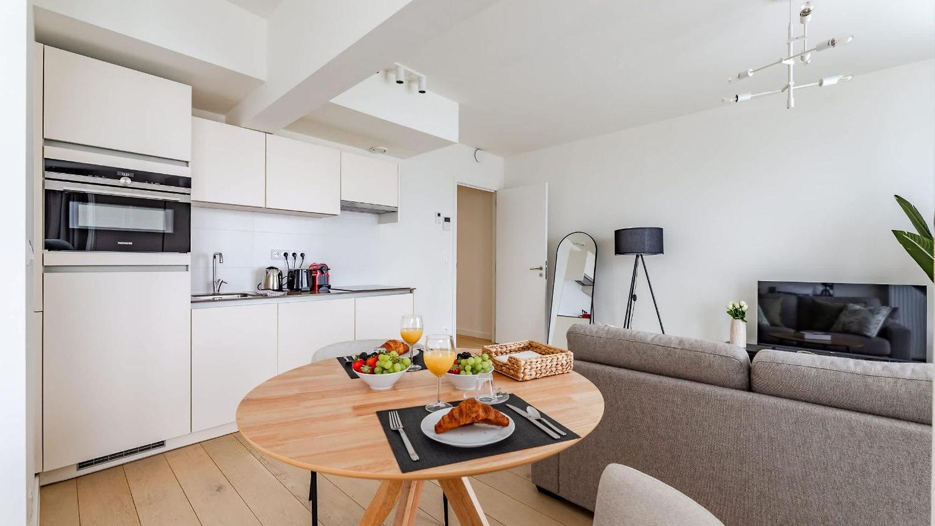 Large In A Serviced Building Apartment Brussels