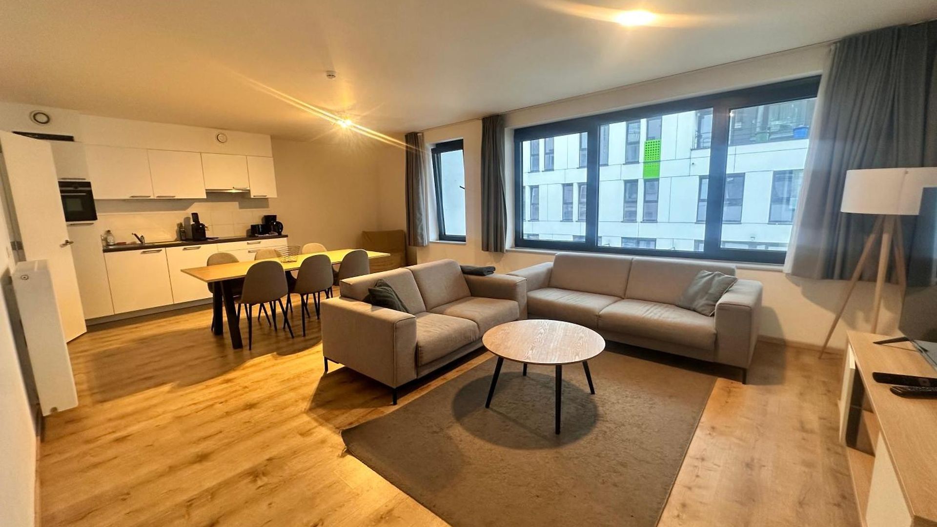 Modern 2 Bedroom For 6 - Center Apartment