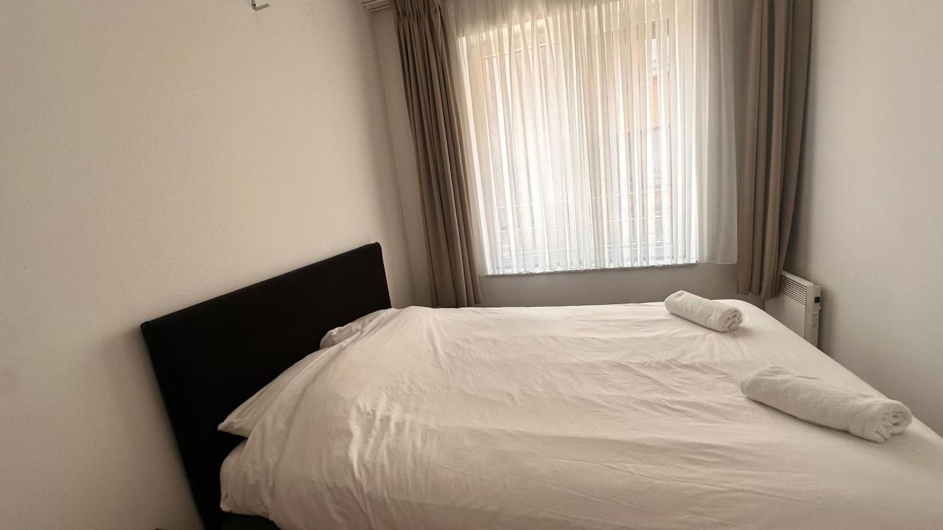 Modern 2 Bedroom For 6 - Center Apartment *