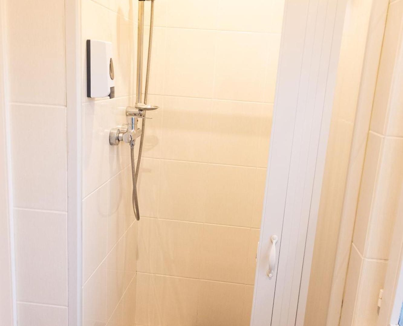 Appartement Sous Toit Lumineux Avec Garage Et 4 Pieces En Enfilade *