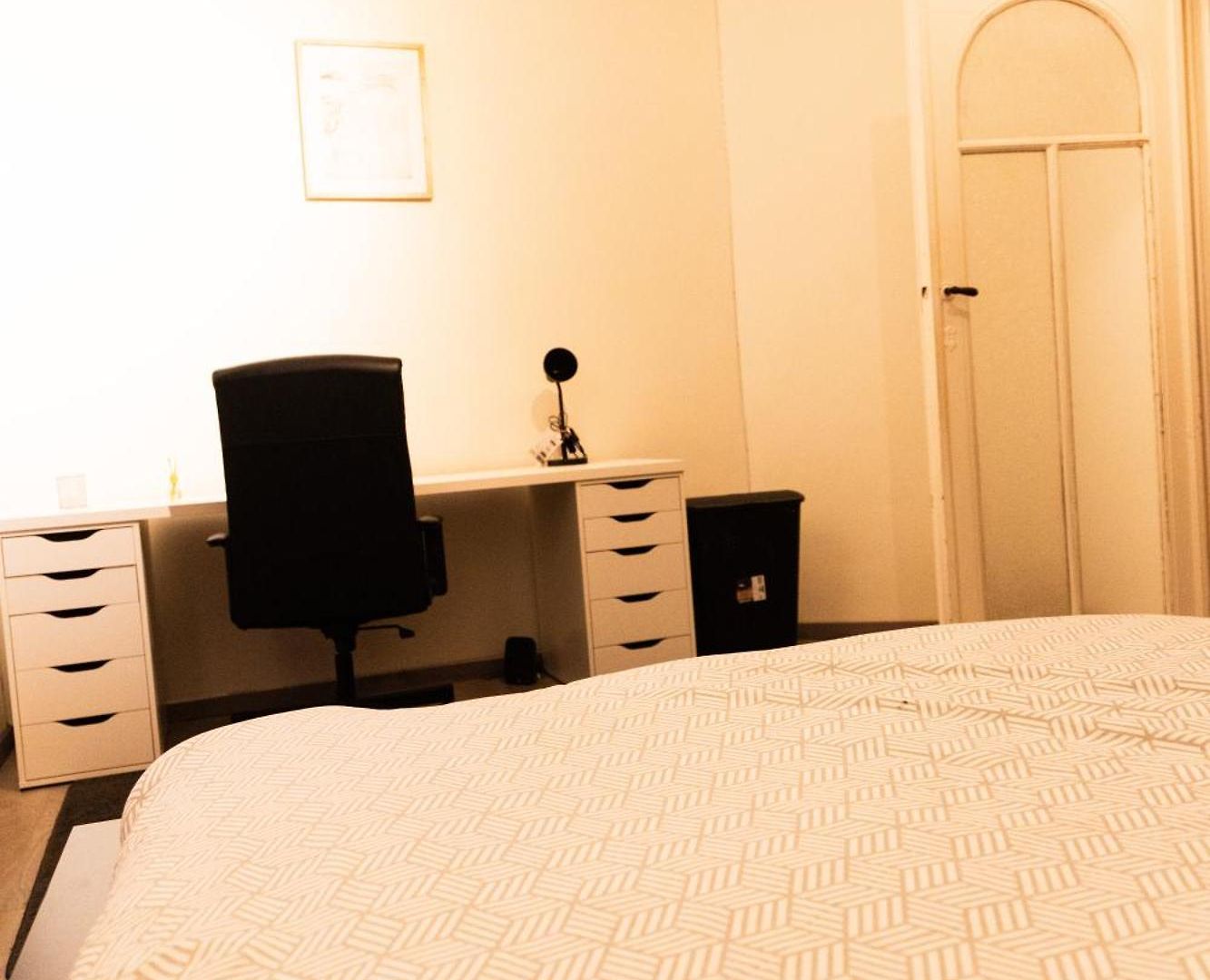Sous Toit Lumineux Avec Garage Et 4 Pieces En Enfilade