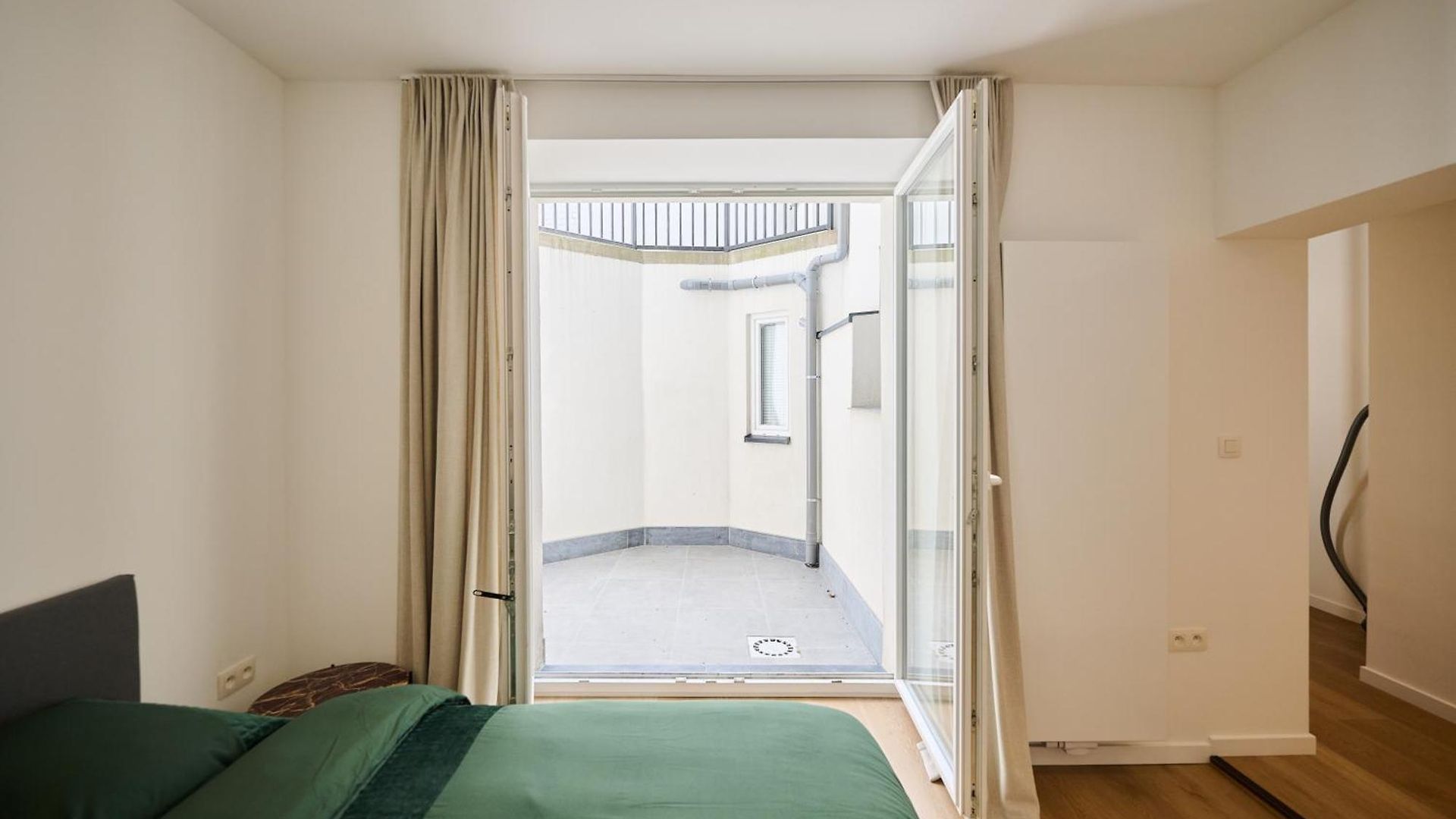 Toison D'or & Sauna Apartment
