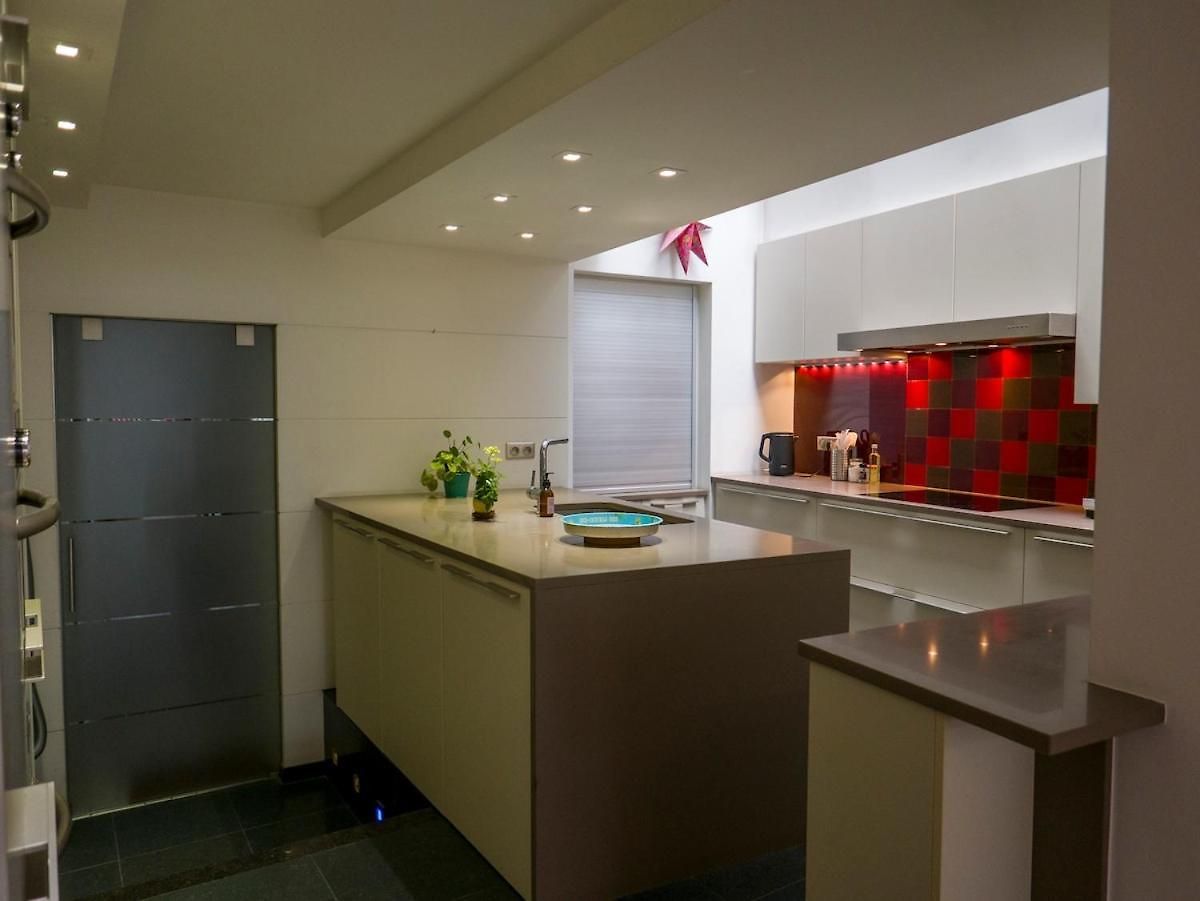 Eya House, Cozy, Bright & Well Located *
