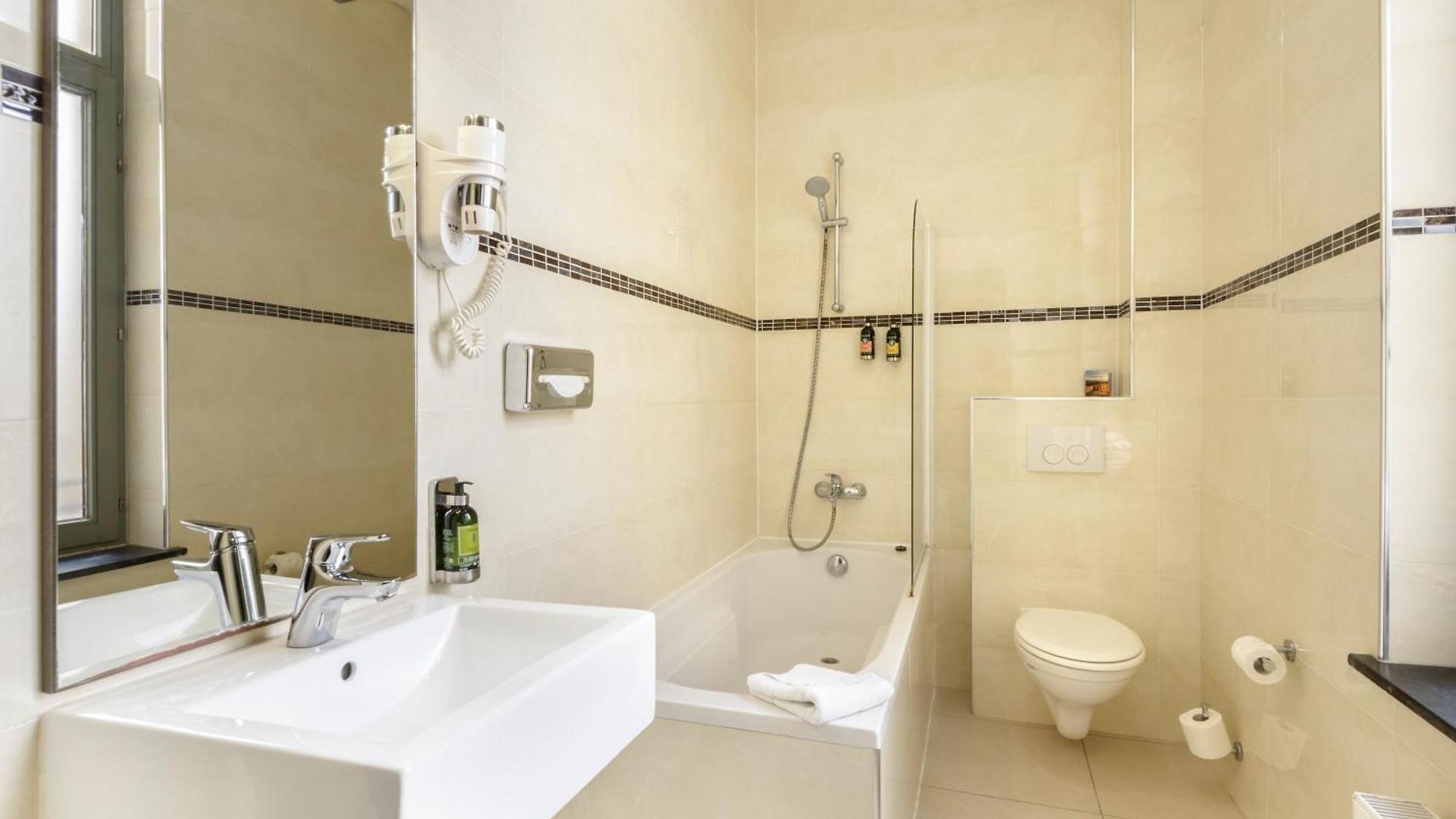 Hotel Dansaert 3*
