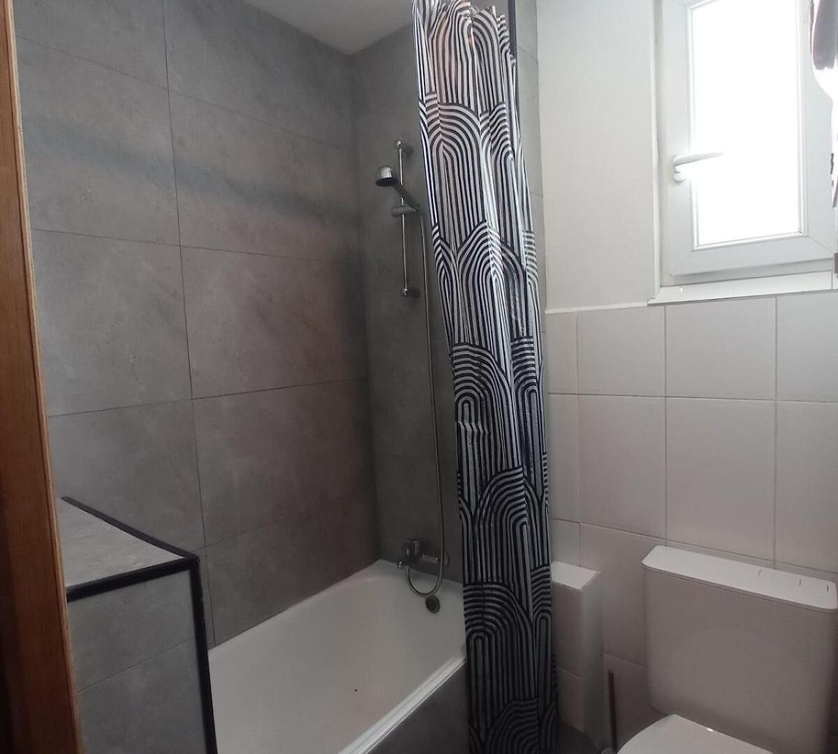 Cozy And Centrally Located *