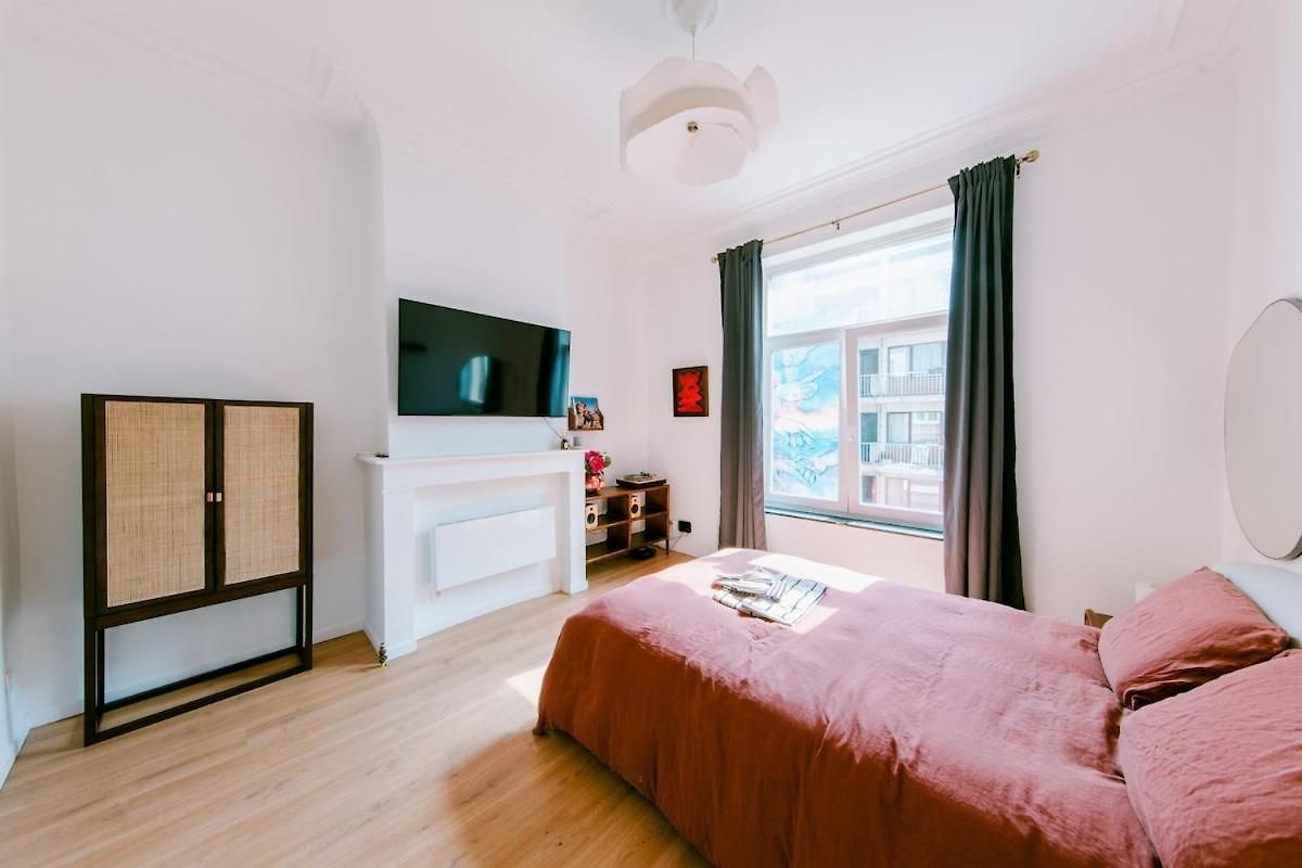 Slow Moments In Apartment