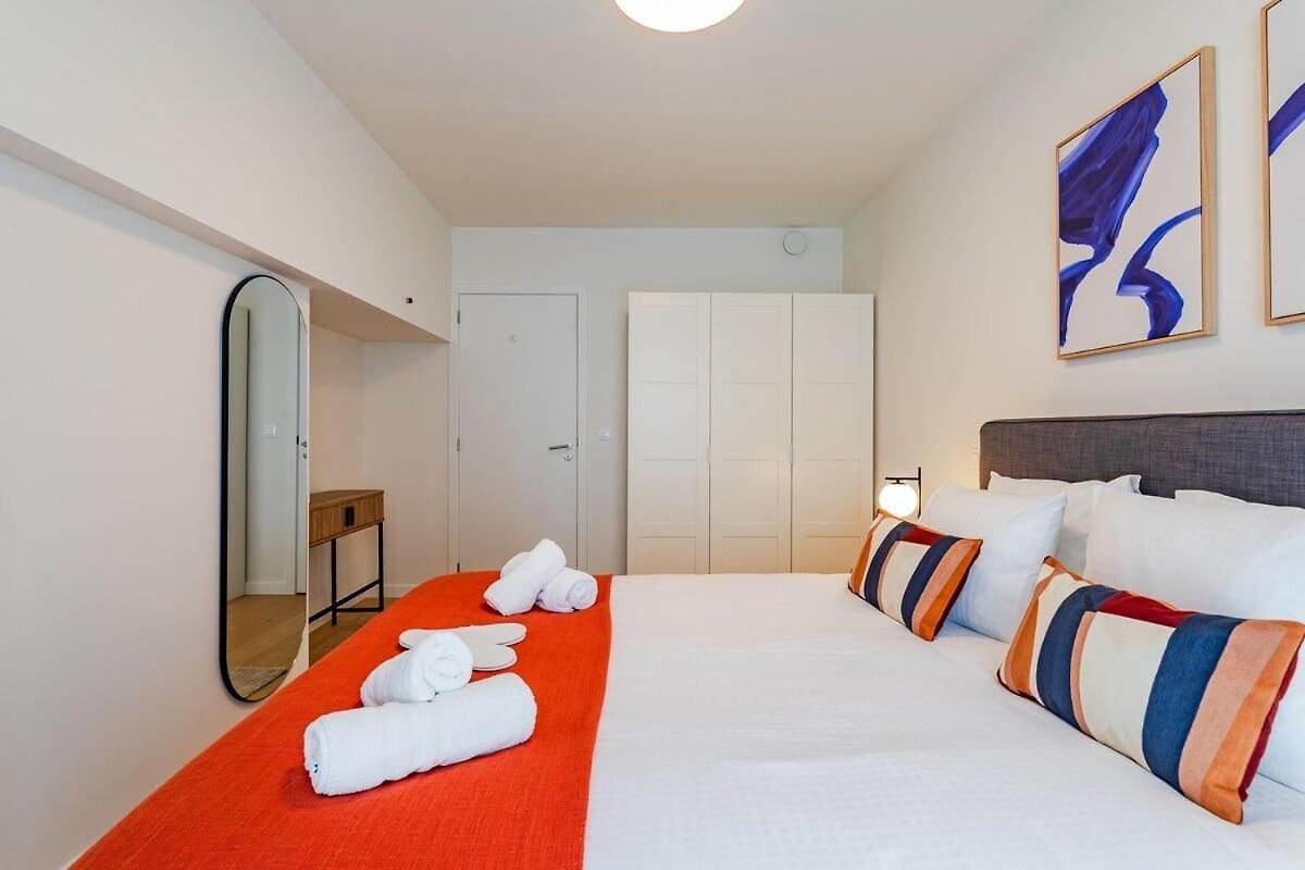 Luxurious 2-br Flat Near Nato & Eu Apartment