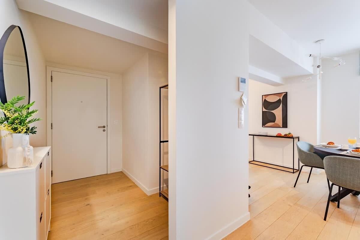 Apartment Luxurious 2-br Flat Near Nato & Eu