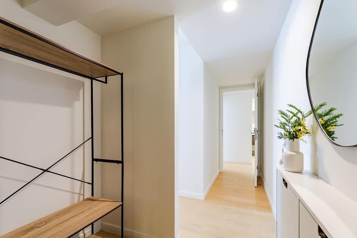Luxurious 2-br Flat Near Nato & Eu Apartment *
