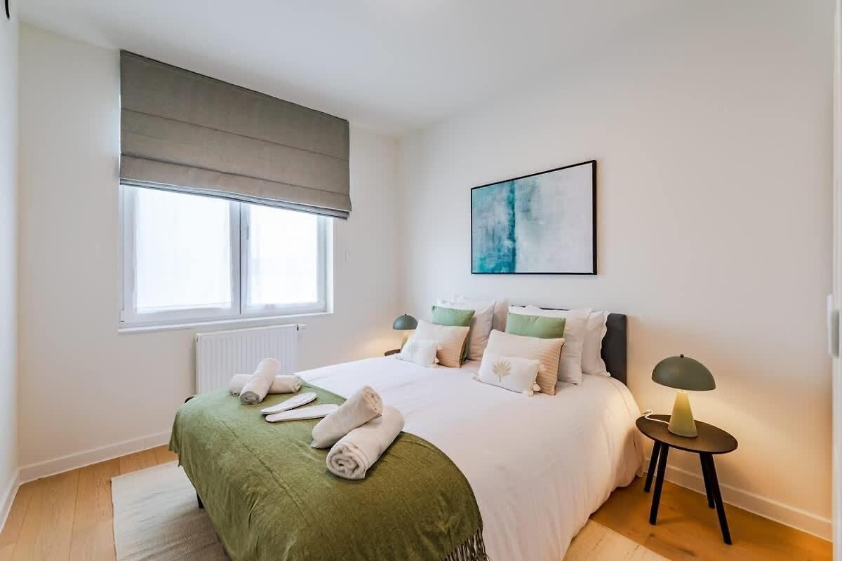 Luxurious 2-br Flat Near Nato & Eu Apartment