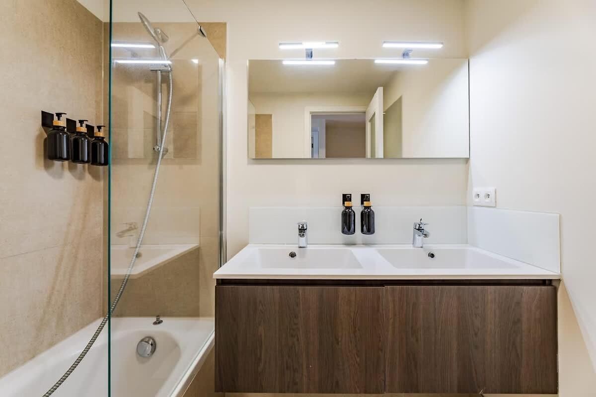Apartment Luxurious 2-br Flat Near Nato & Eu