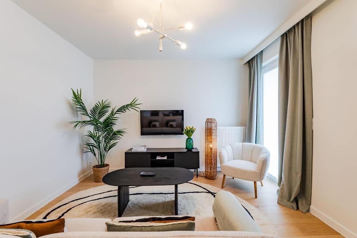Luxurious 2-br Flat Near Nato & Eu