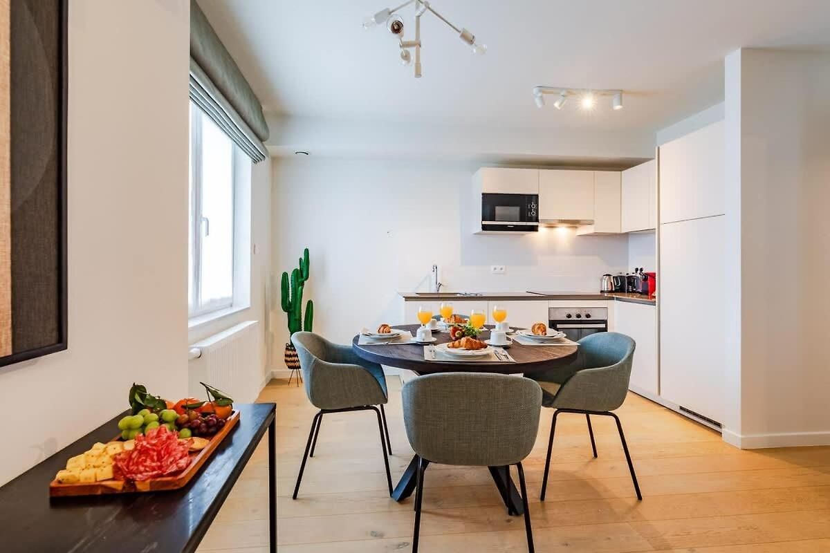 Apartment Luxurious 2-br Flat Near Nato & Eu *